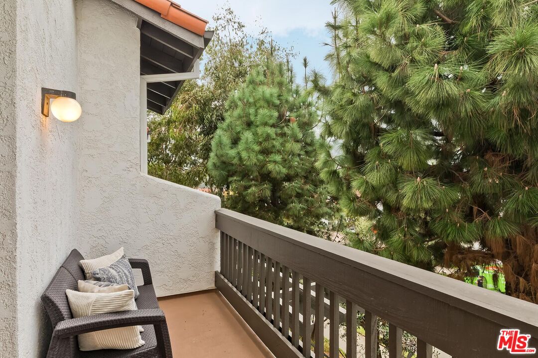 Pacific Palisades, California, 90272, United States, 3 Bedrooms Bedrooms, ,4 BathroomsBathrooms,Residential,For Sale,1993349