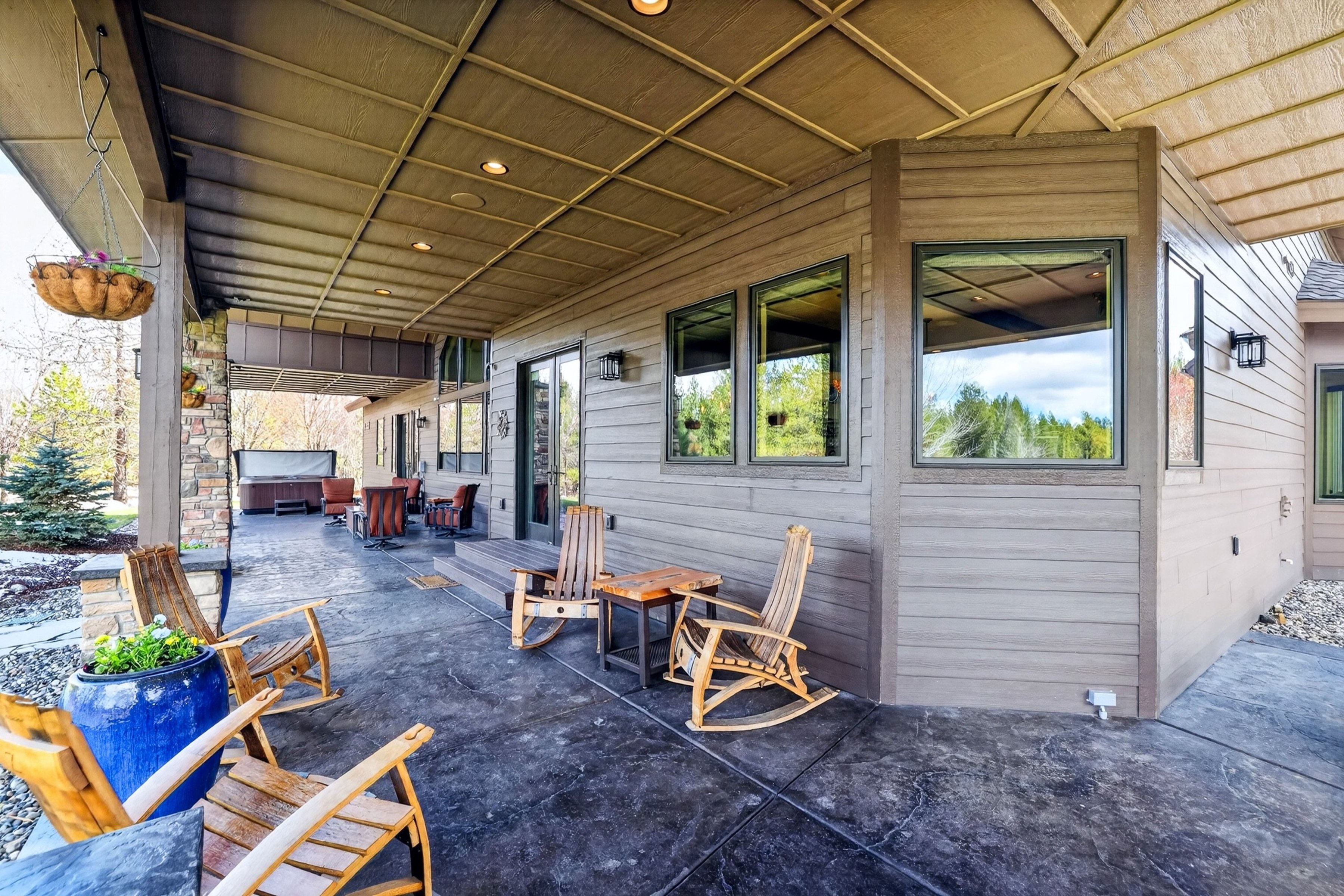  Stunning Home with Payette River Frontage on 2.66 Acres in McCall, Idaho - 物件實景