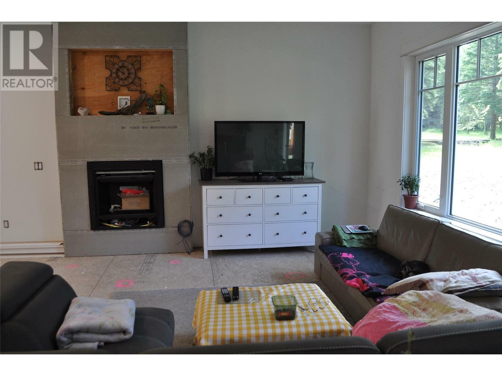 CHERRYVILLE, British Columbia, V0E 2G1, CA, 2 Bedrooms Bedrooms, ,2 BathroomsBathrooms,Residential,For Sale,1837414