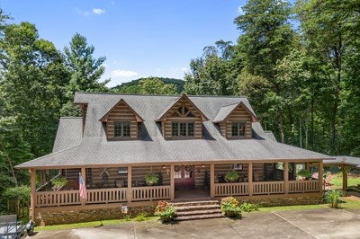 Murphy, North Carolina, 28906, United States, 3 Bedrooms Bedrooms, ,6 BathroomsBathrooms,Residential,For Sale,1933143