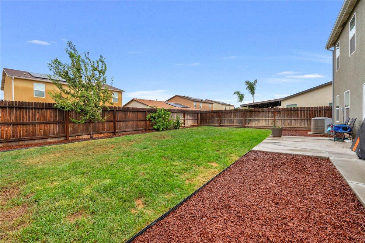 Fresno, California, 93722, United States, 5 Bedrooms Bedrooms, ,3 BathroomsBathrooms,Residential,For Sale,1982186