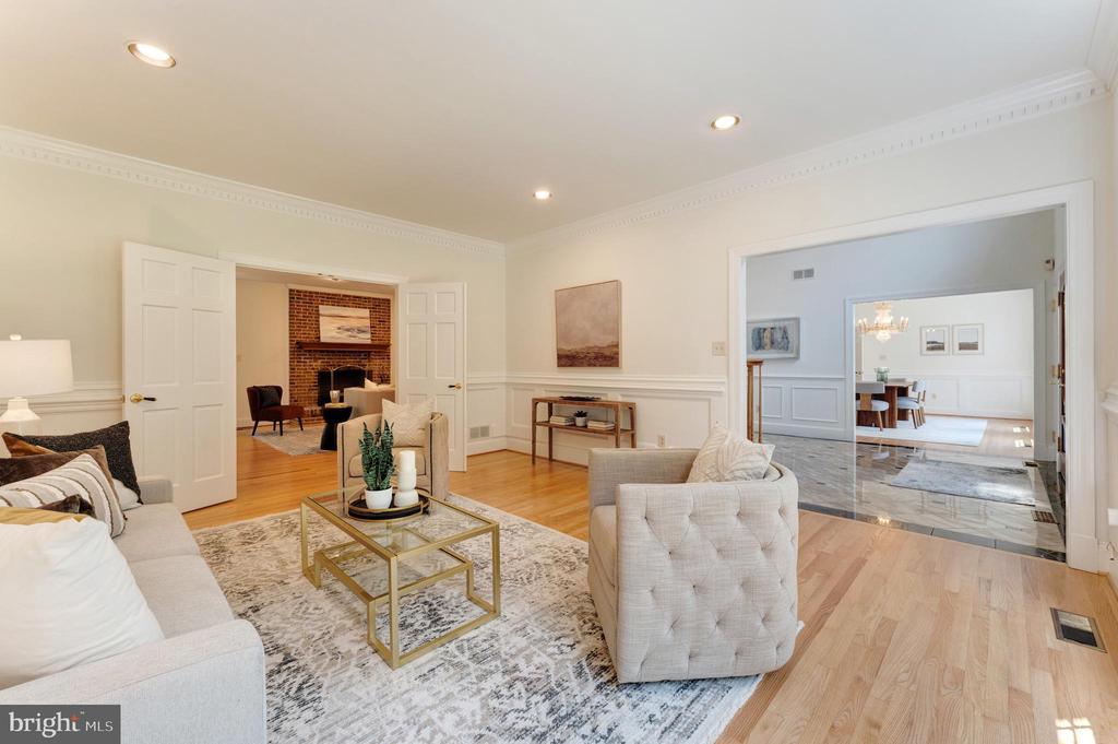 Great Falls, Virginia, 22066, United States, 5 Bedrooms Bedrooms, ,5 BathroomsBathrooms,Residential,For Sale,1900616