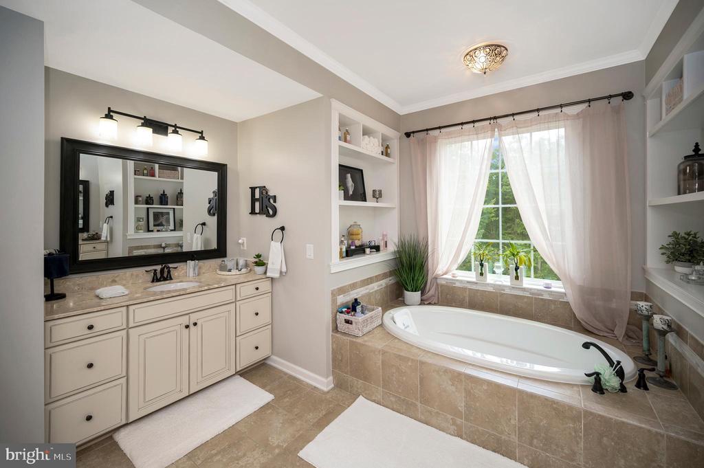 Fredericksburg, Virginia, 22406, United States, 5 Bedrooms Bedrooms, ,6 BathroomsBathrooms,Residential,For Sale,1981857