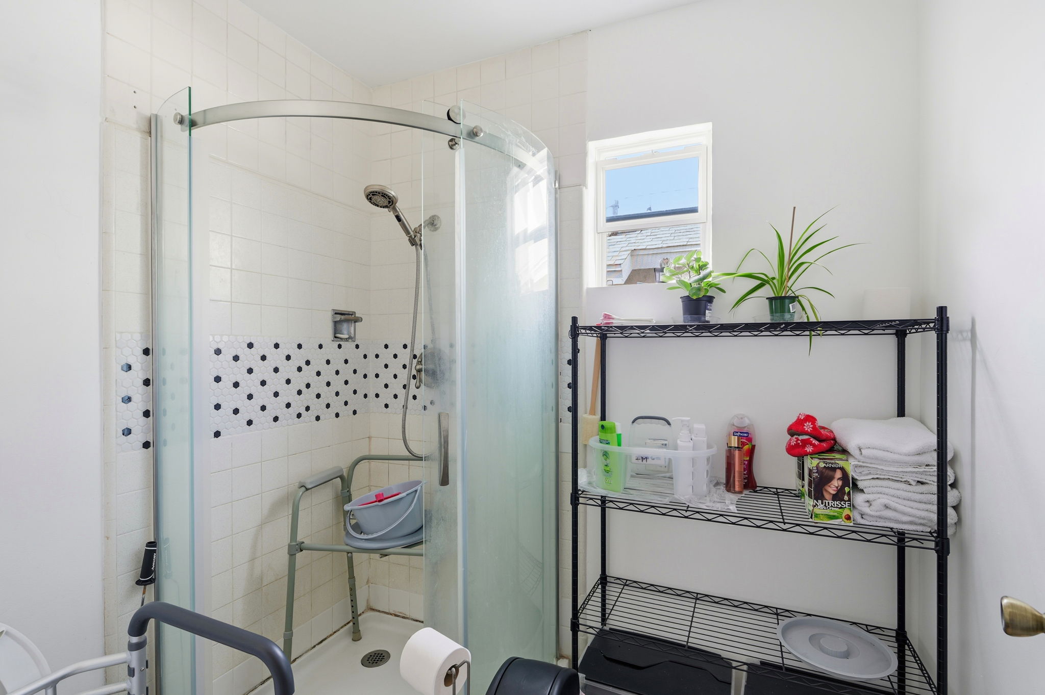 Saugus, California, 91350, United States, 4 Bedrooms Bedrooms, ,2 BathroomsBathrooms,Residential,For Sale,1988105