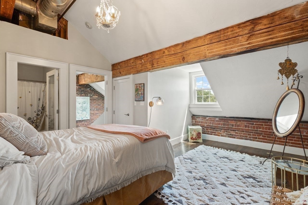 Salem, Massachusetts, 01970, United States, 2 Bedrooms Bedrooms, ,2 BathroomsBathrooms,Residential,For Sale,1896365