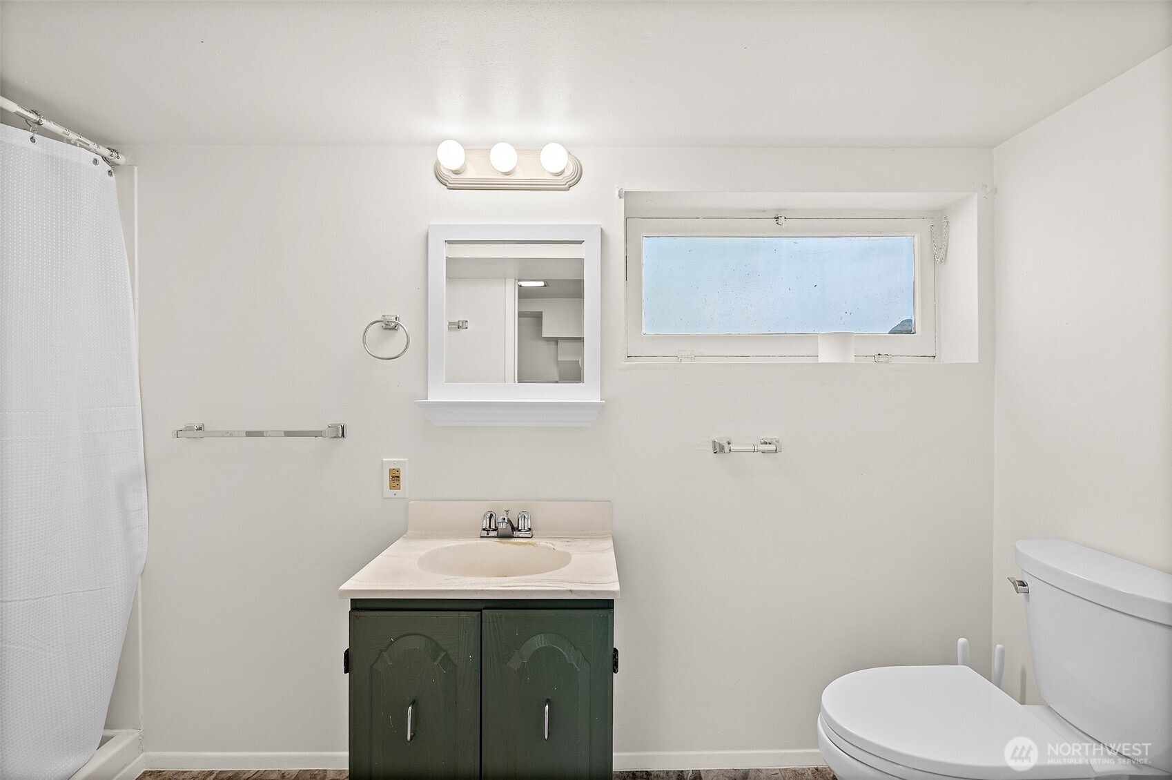 Seattle, Washington, 98199, United States, 2 Bedrooms Bedrooms, ,1 BathroomBathrooms,Residential,For Sale,1882851