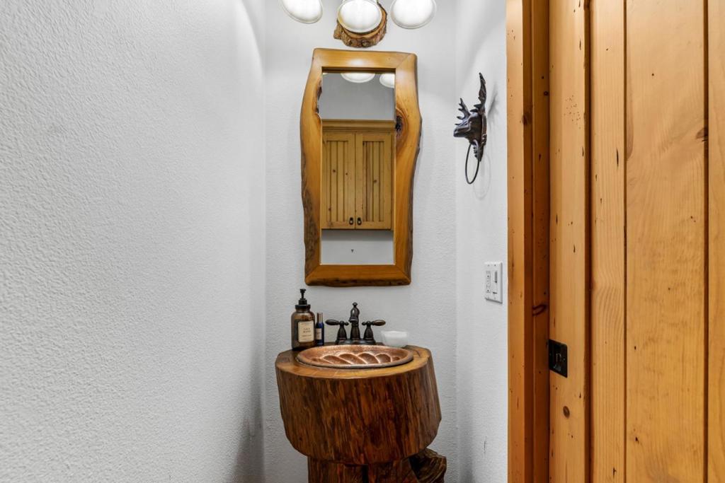 Salinas, California, 93907, United States, 3 Bedrooms Bedrooms, ,4 BathroomsBathrooms,Residential,For Sale,1974769