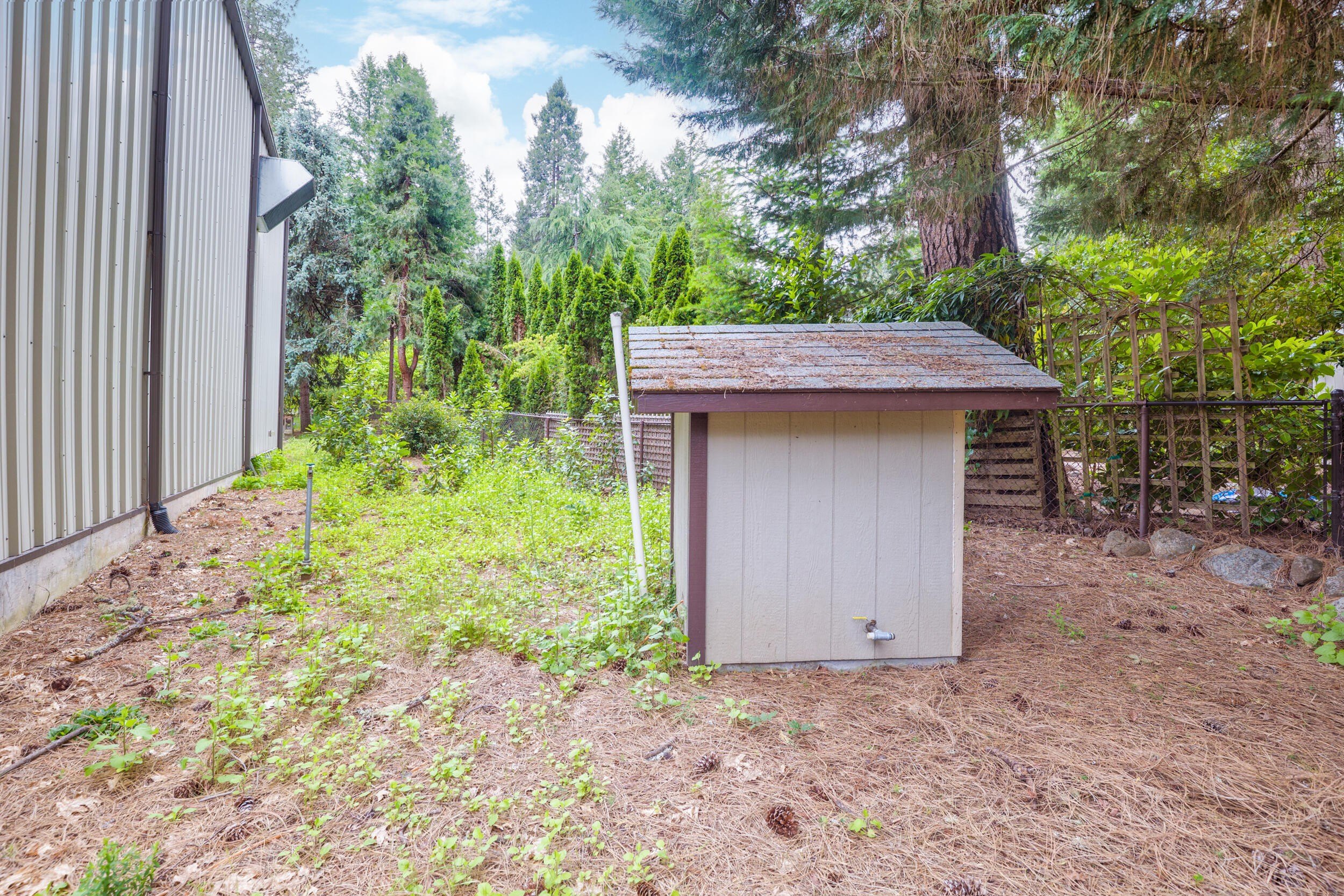 Grants Pass, Oregon, 97527, United States, 3 Bedrooms Bedrooms, ,3 BathroomsBathrooms,Residential,For Sale,1822817