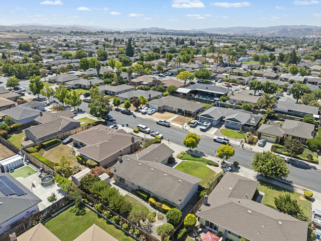 Hollister, California, 95023, United States, 3 Bedrooms Bedrooms, ,2 BathroomsBathrooms,Residential,For Sale,1942638