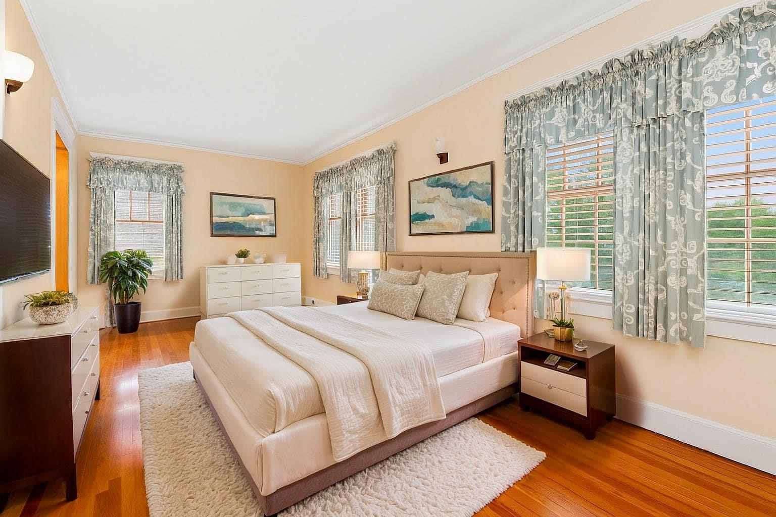 Bay Shore, New York, 11706, United States, 4 Bedrooms Bedrooms, ,3 BathroomsBathrooms,Residential,For Sale,1836669