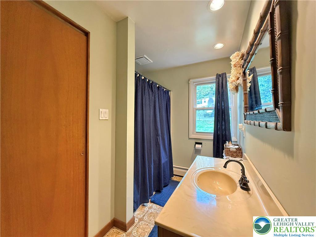 Allentown City, Pennsylvania, 18103, United States, 3 Bedrooms Bedrooms, ,2 BathroomsBathrooms,Residential,For Sale,1897296
