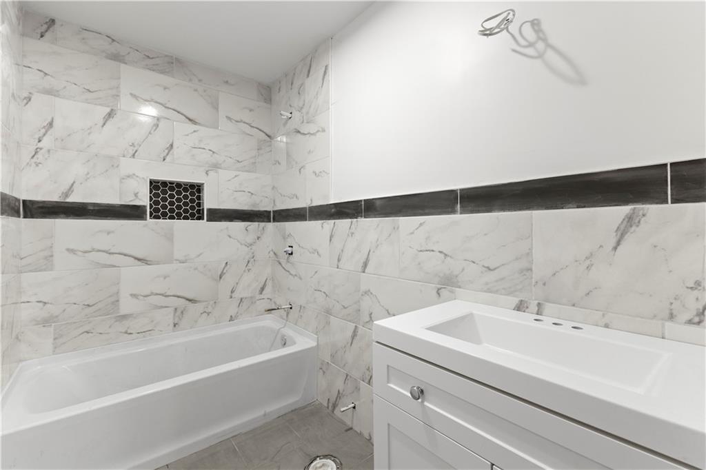 Providence, Rhode Island, 02907, United States, 6 Bedrooms Bedrooms, ,4 BathroomsBathrooms,Residential,For Sale,1924477