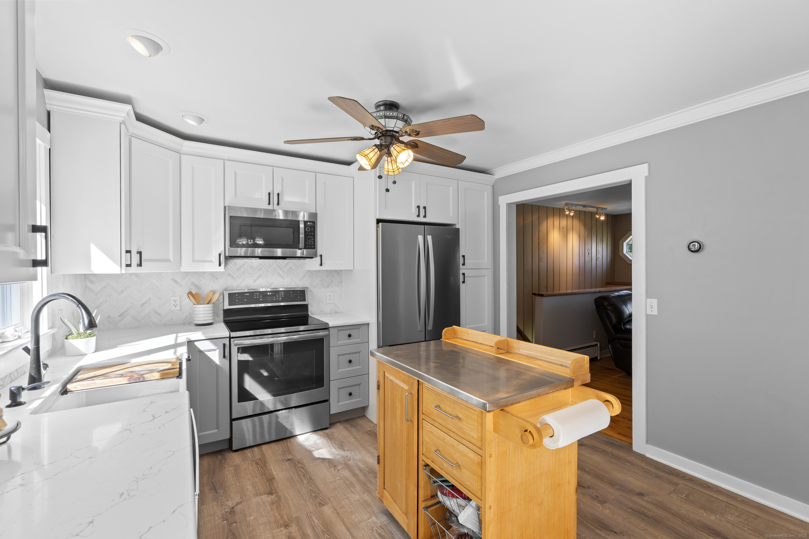 Newtown, Connecticut, 06482, United States, 3 Bedrooms Bedrooms, ,2 BathroomsBathrooms,Residential,For Sale,1962604