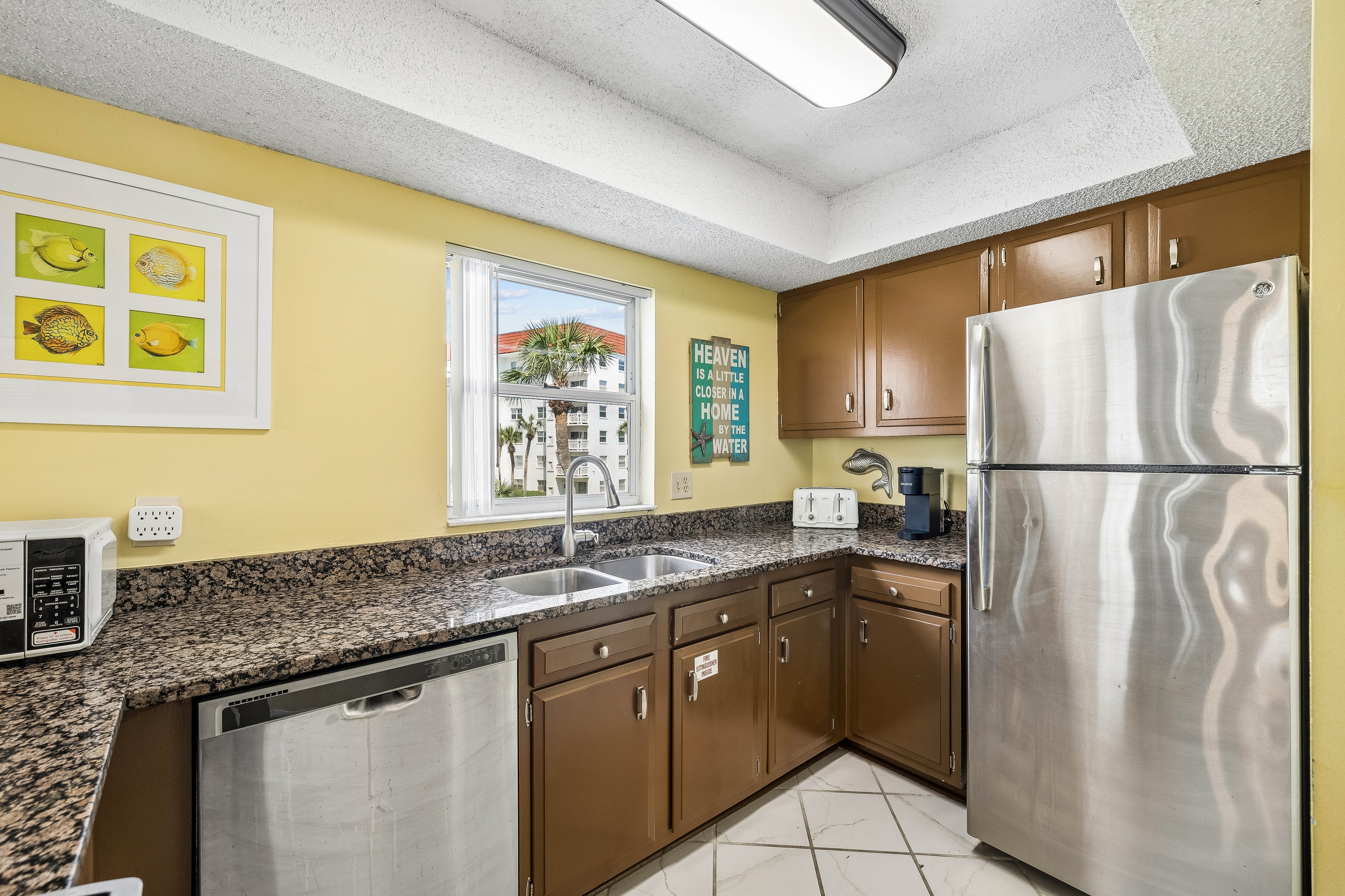  Gulf-Front Corner Retreat In Sought-After Community Near Amenities - 物件實景