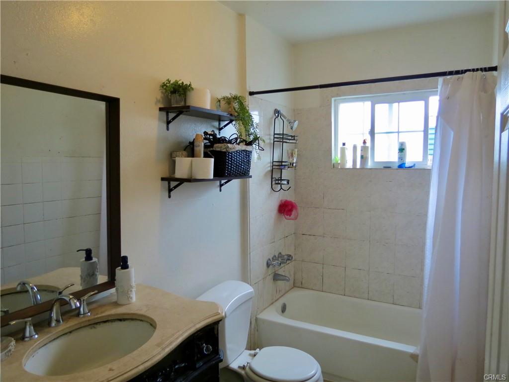 Los Angeles, California, 90044, United States, 3 Bedrooms Bedrooms, ,2 BathroomsBathrooms,Residential,For Sale,1899668