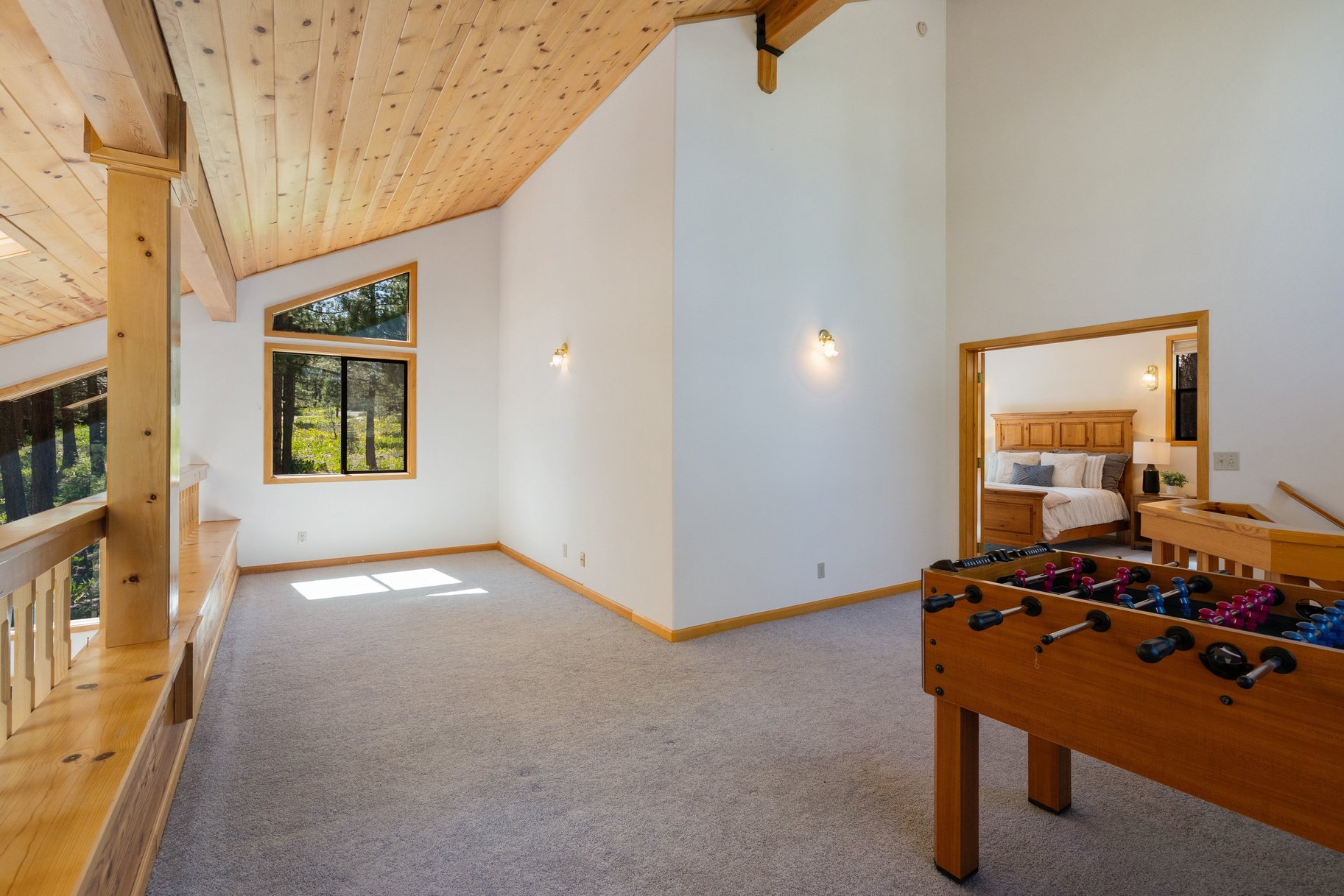  Sunlit Tahoe Donner Home with Spacious Rooms - 物件實景