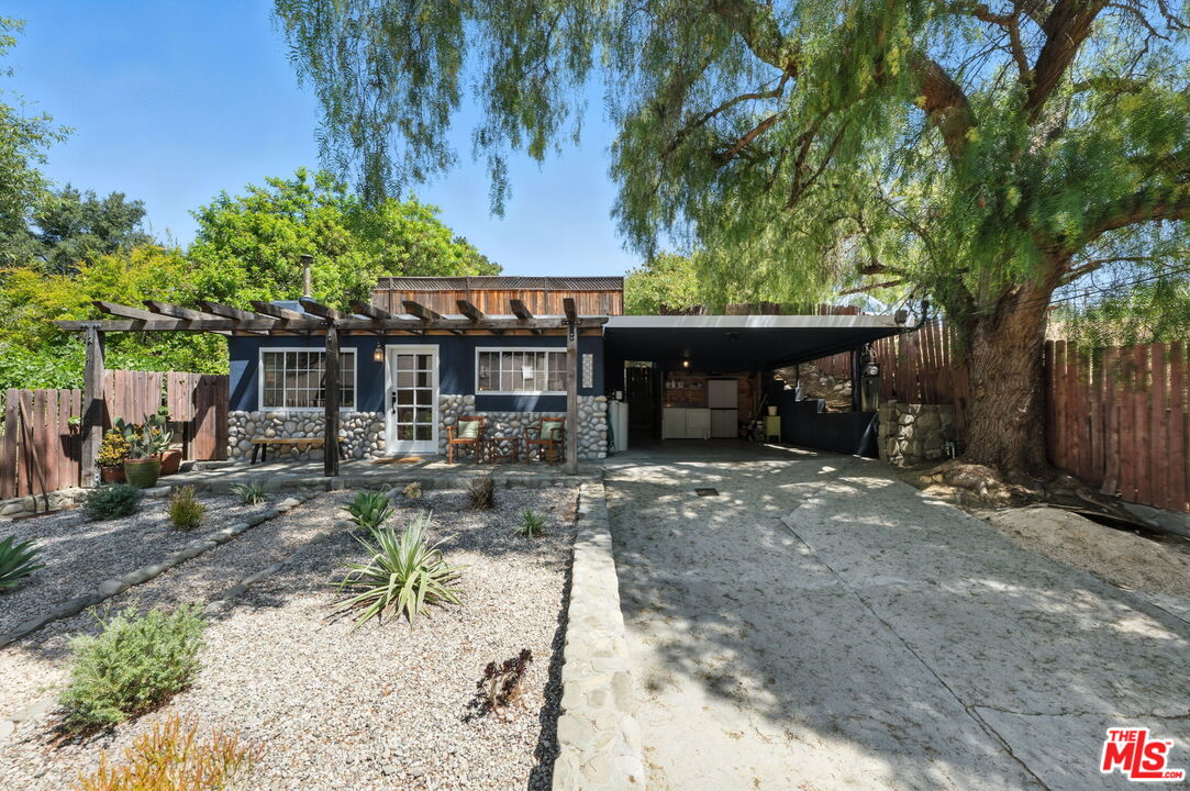 Topanga, California, 90290, United States, 2 Bedrooms Bedrooms, ,1 BathroomBathrooms,Residential,For Sale,1913417