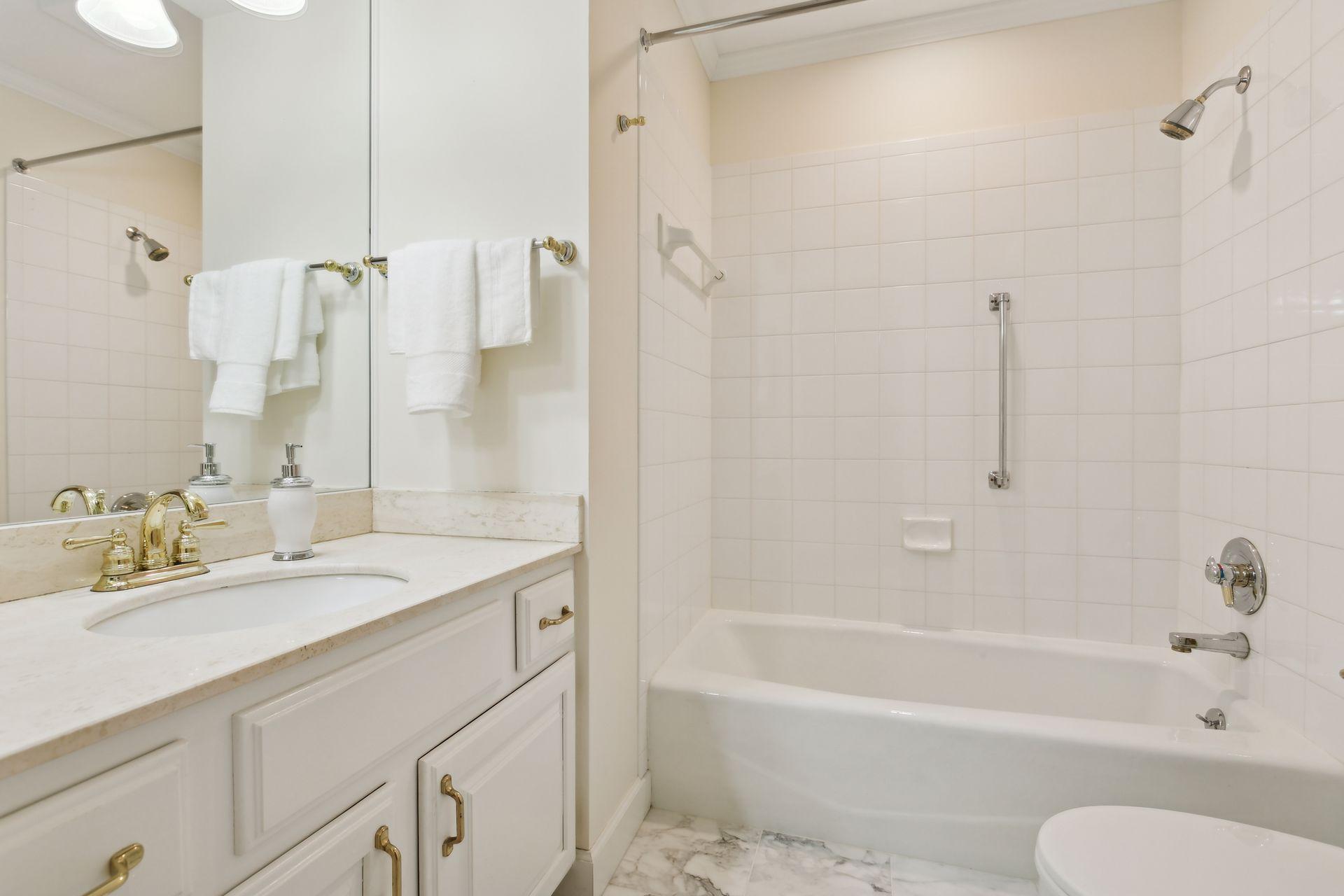 Minneapolis, Minnesota, 55403, United States, 2 Bedrooms Bedrooms, ,1 BathroomBathrooms,Residential,For Sale,1829145