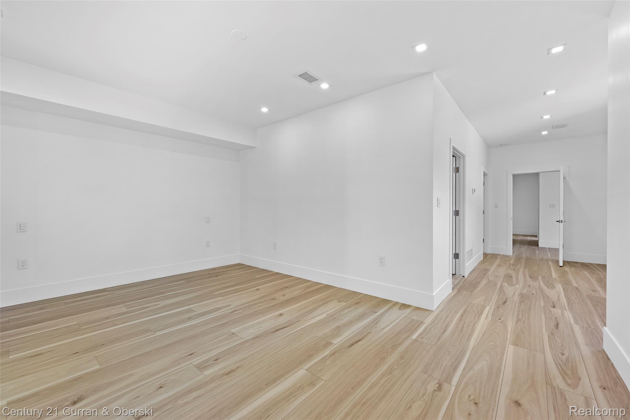 Farmington, Michigan, 48334, United States, 7 Bedrooms Bedrooms, ,8 BathroomsBathrooms,Residential,For Sale,1980731