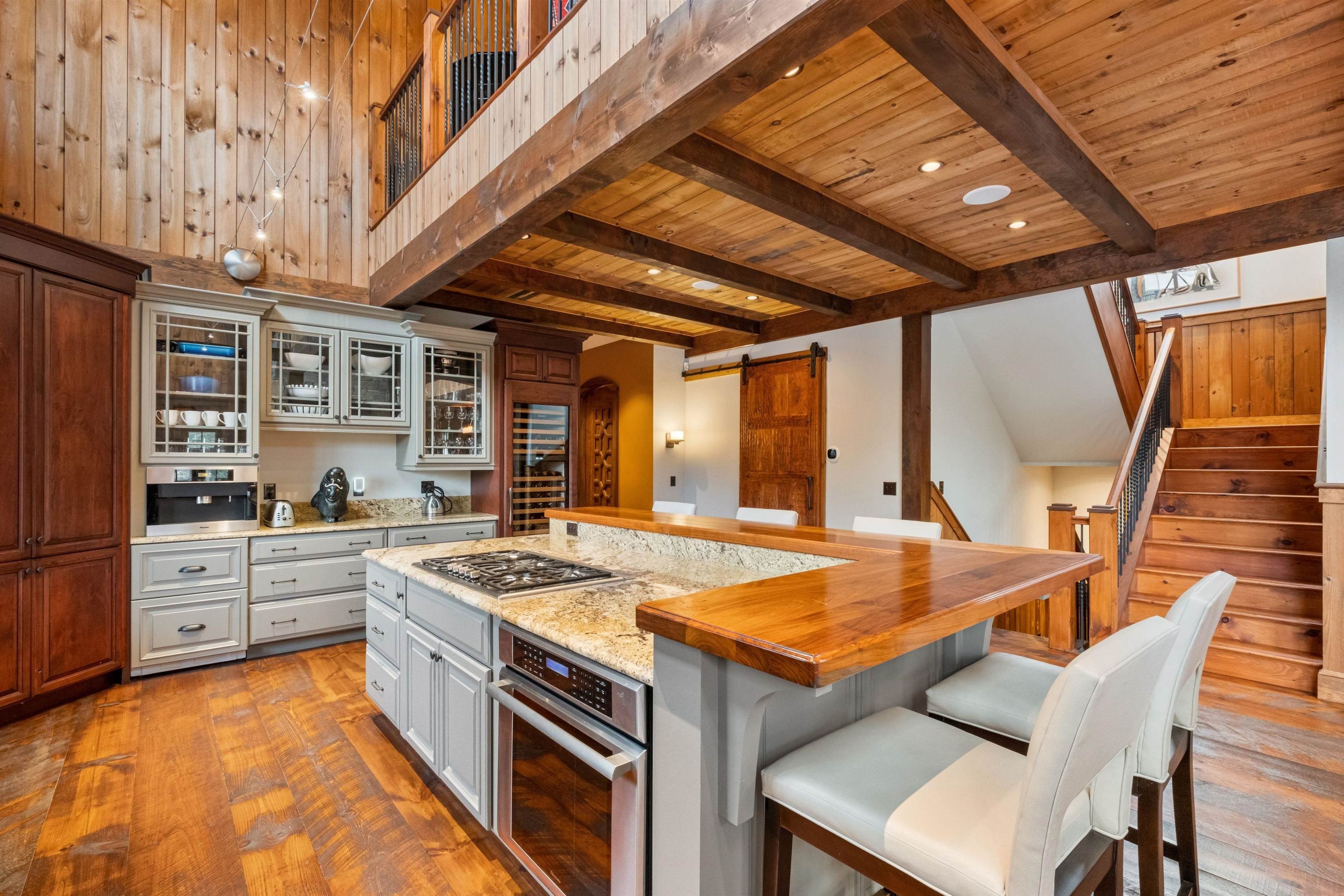 Lincoln, New Hampshire, 03251, United States, 7 Bedrooms Bedrooms, ,4 BathroomsBathrooms,Residential,For Sale,1983511