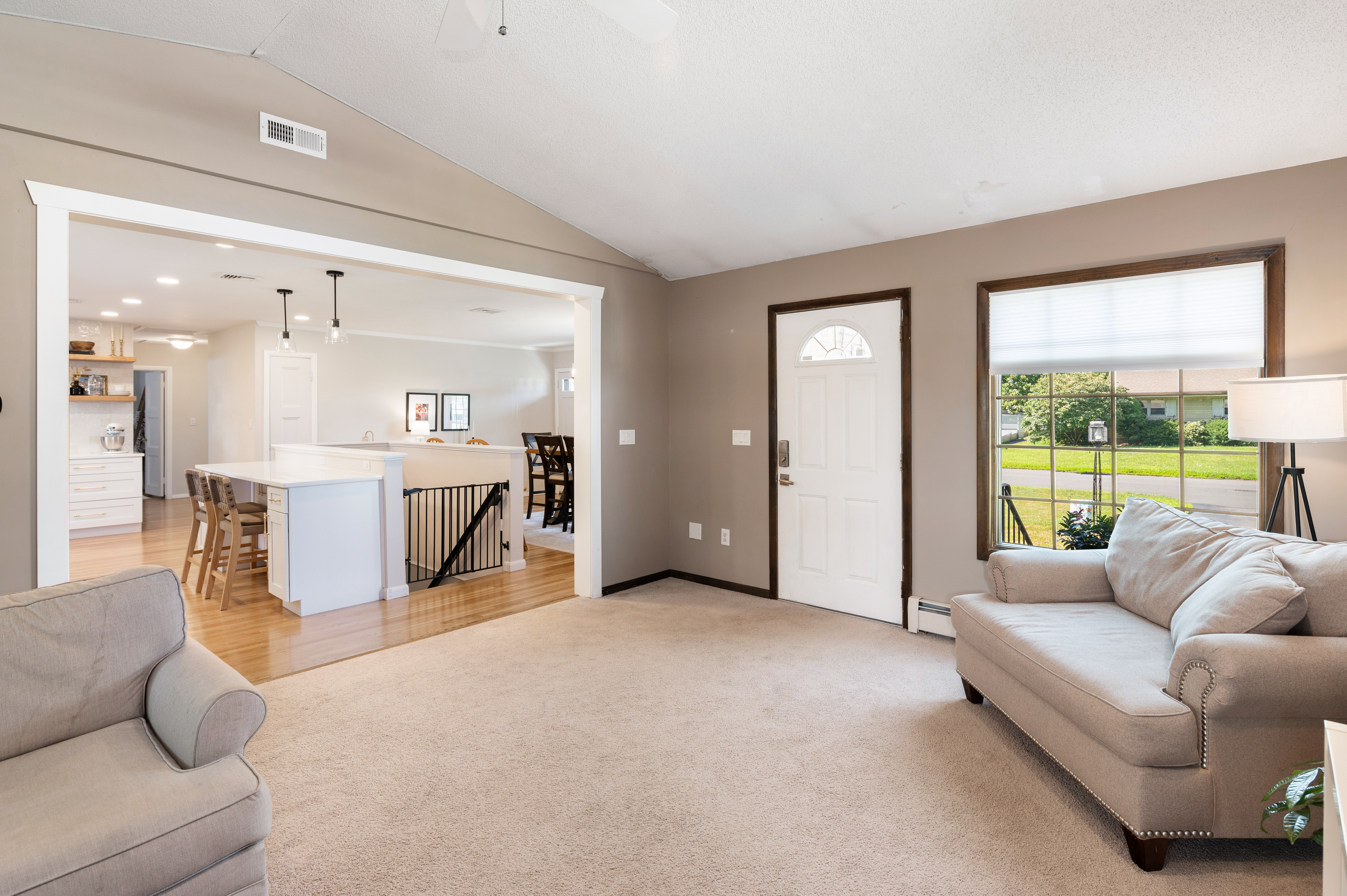 Fully modernized 3-bedroom ranch in a quiet, beautiful neighborhood. - 物件實景