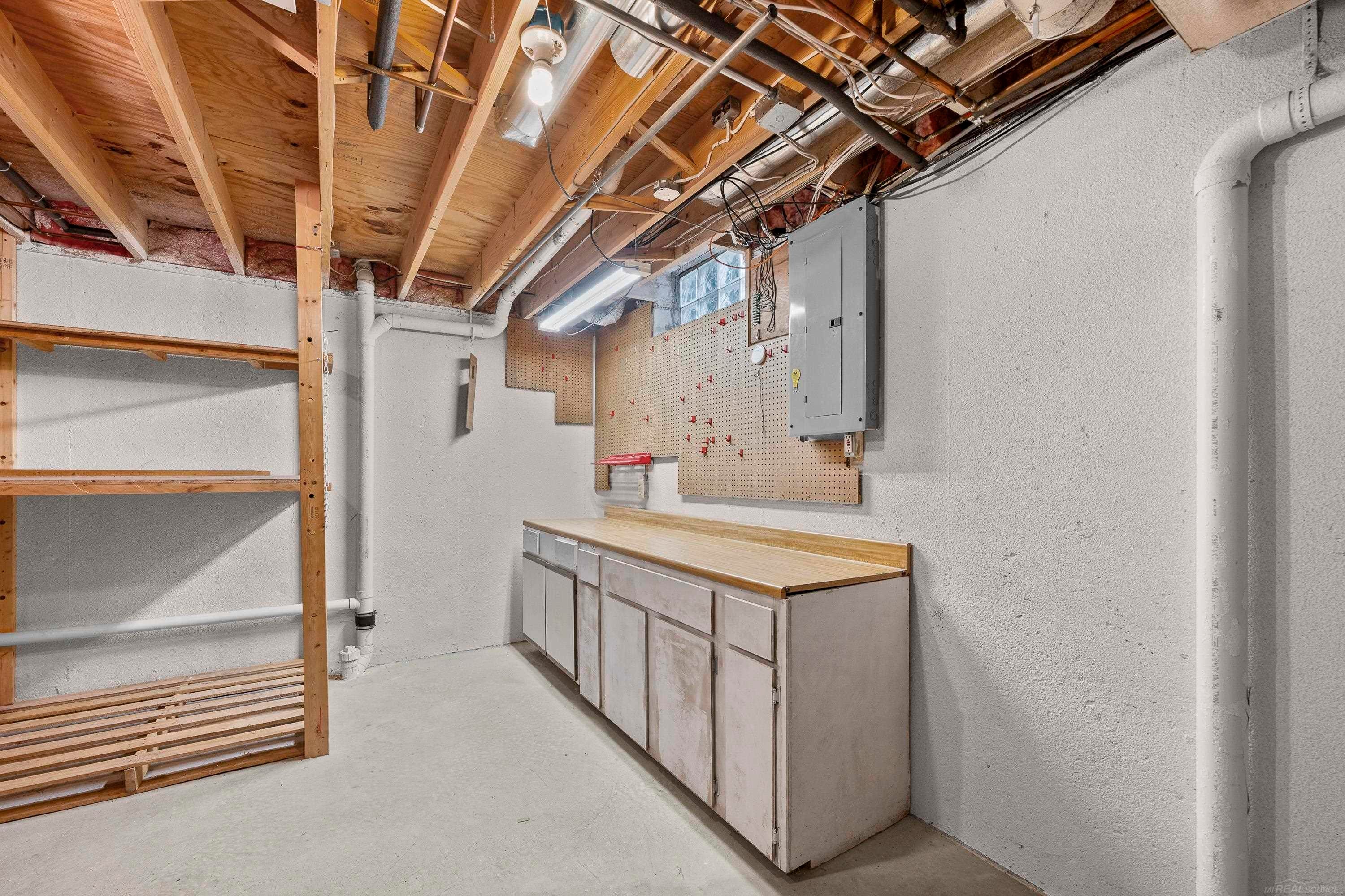 Shelby Twp, Michigan, 48315, United States, 4 Bedrooms Bedrooms, ,4 BathroomsBathrooms,Residential,For Sale,1987428