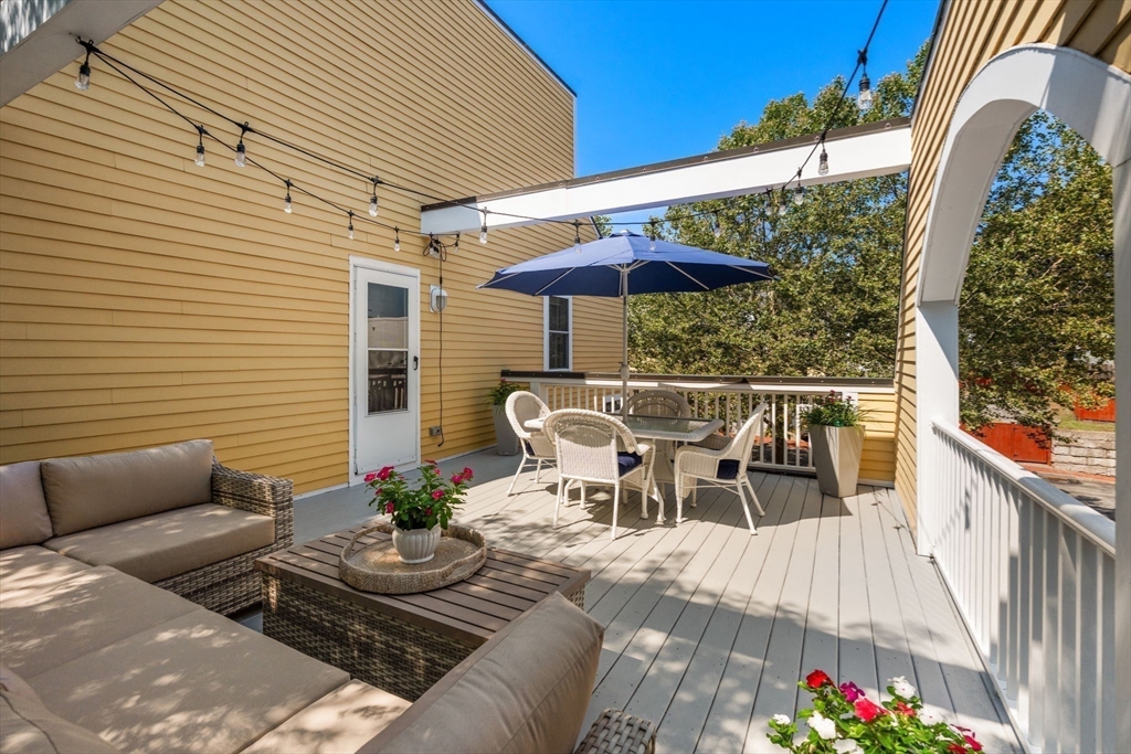 Newburyport, Massachusetts, 01950, United States, 3 Bedrooms Bedrooms, ,3 BathroomsBathrooms,Residential,For Sale,1918140
