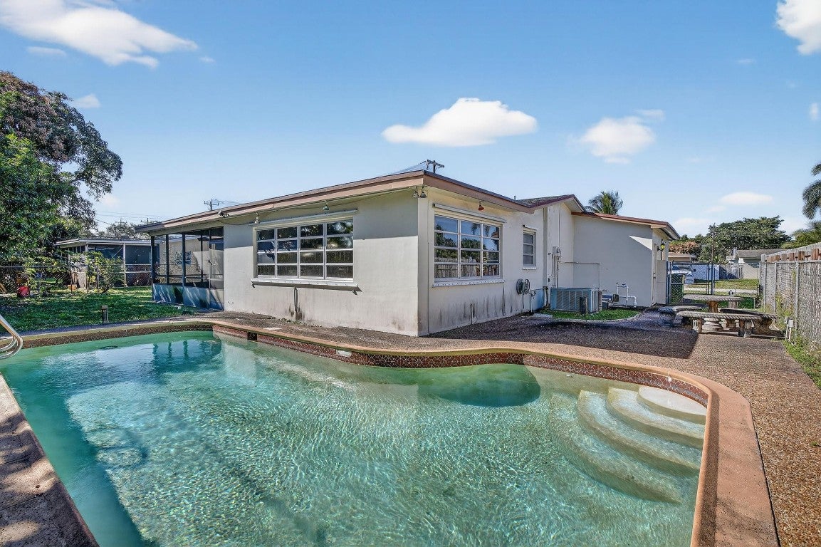 Pembroke Pines, Florida, 33024, United States, 3 Bedrooms Bedrooms, ,2 BathroomsBathrooms,Residential,For Sale,2005979