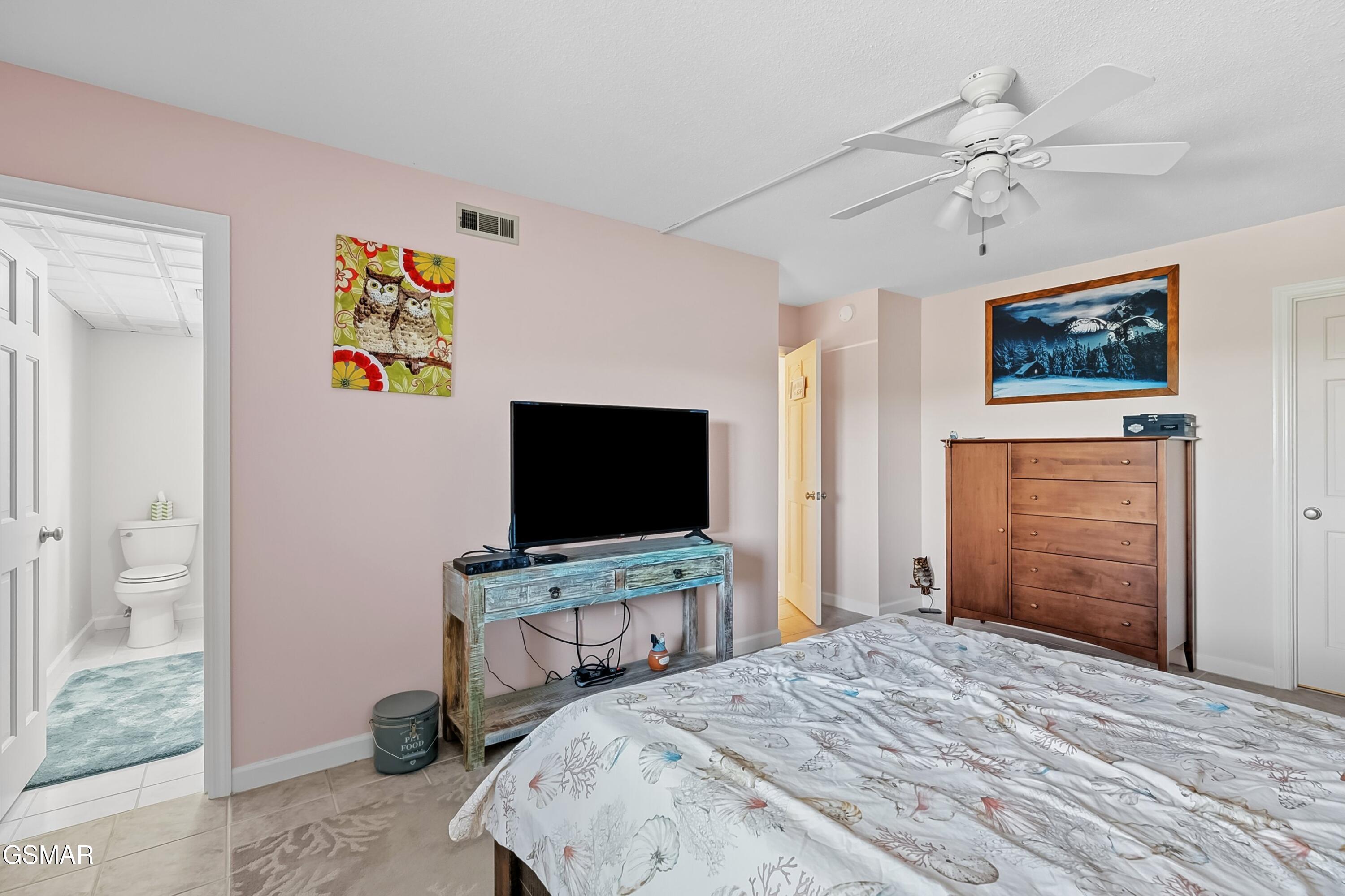 Gatlinburg, Tennessee, 37738, United States, 3 Bedrooms Bedrooms, ,2 BathroomsBathrooms,Residential,For Sale,1983450