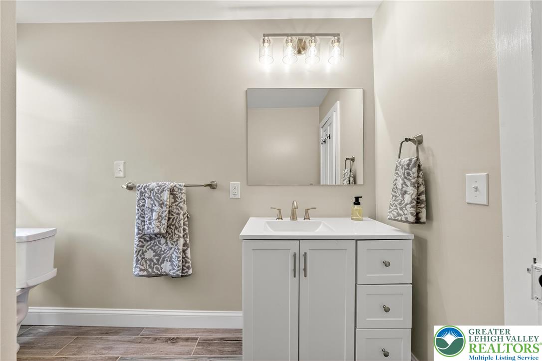 East Allen Twp, Pennsylvania, 18017, United States, 4 Bedrooms Bedrooms, ,2 BathroomsBathrooms,Residential,For Sale,1926367