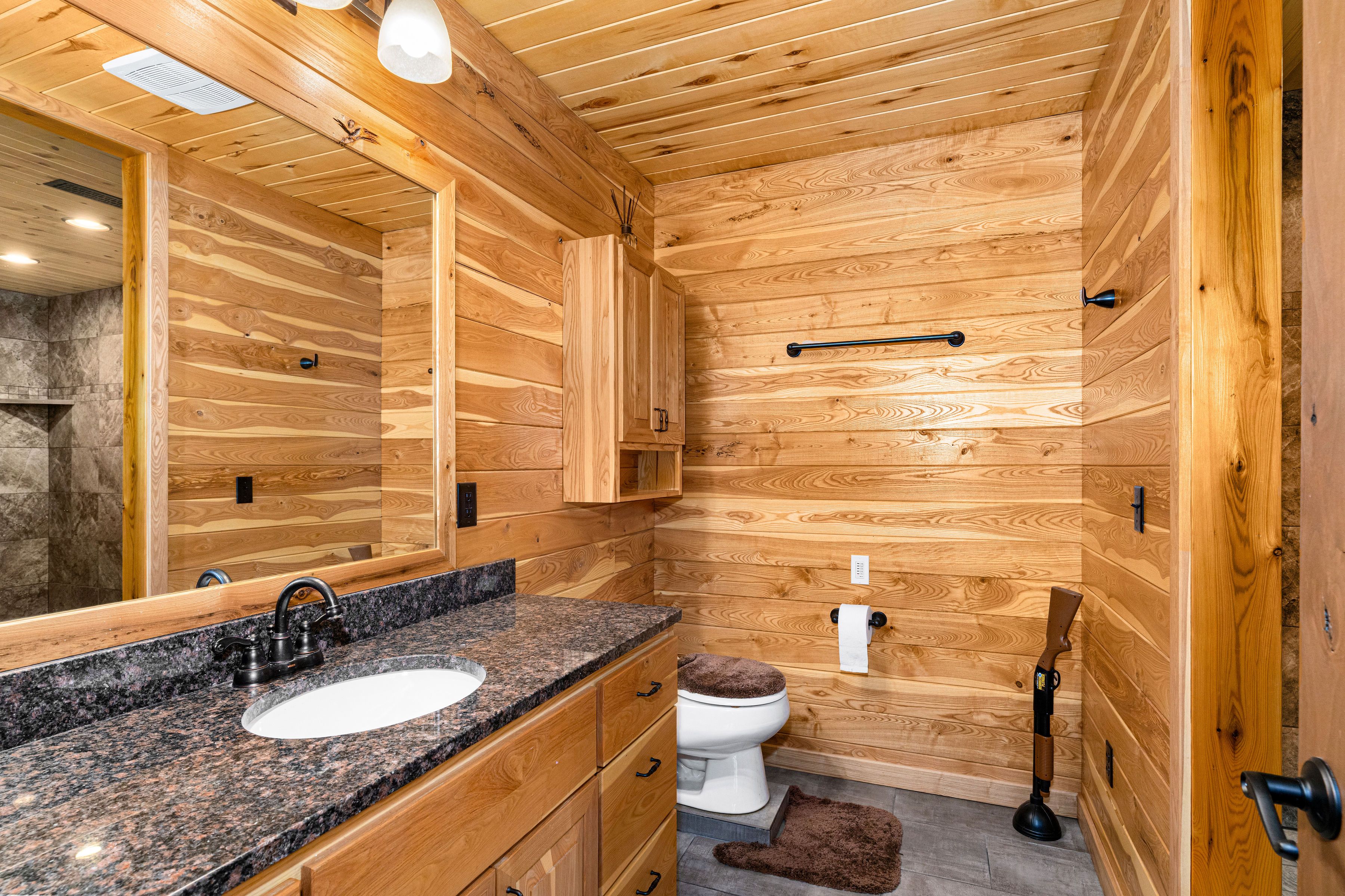  Luxury Woodland Retreat with Custom Craftsmanship and Treehouse Escape - 物件實景