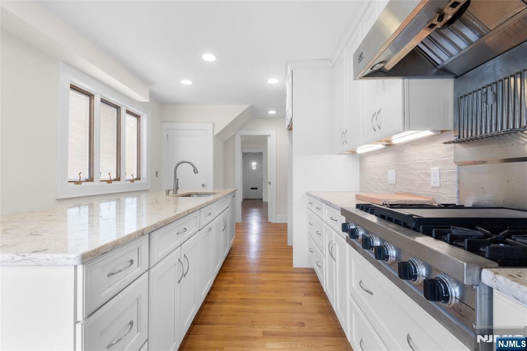 Rutherford, New Jersey, 07070, United States, 4 Bedrooms Bedrooms, ,2 BathroomsBathrooms,Residential,For Sale,1901236