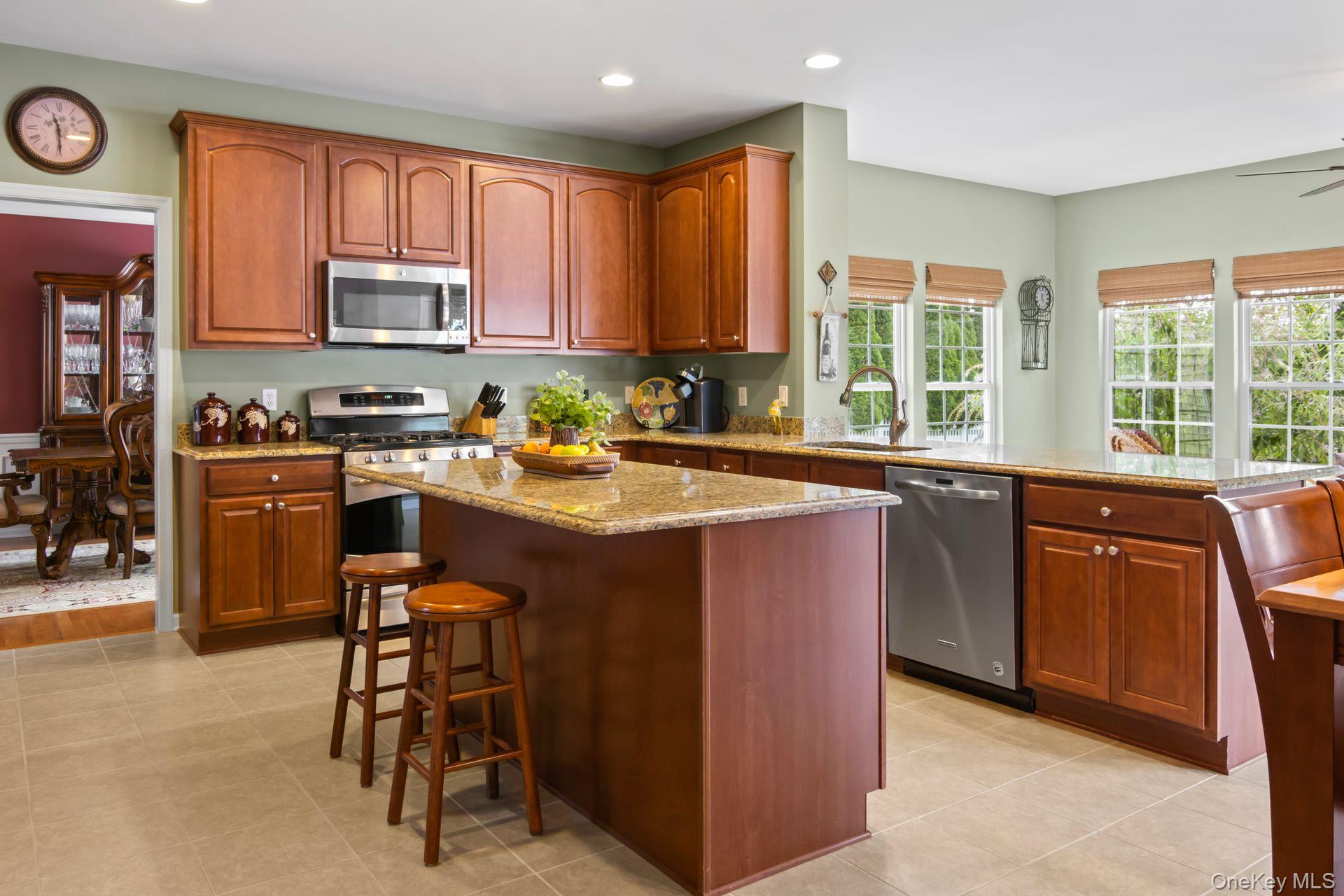 Mount Sinai, New York, 11766, United States, 4 Bedrooms Bedrooms, ,3 BathroomsBathrooms,Residential,For Sale,1934193