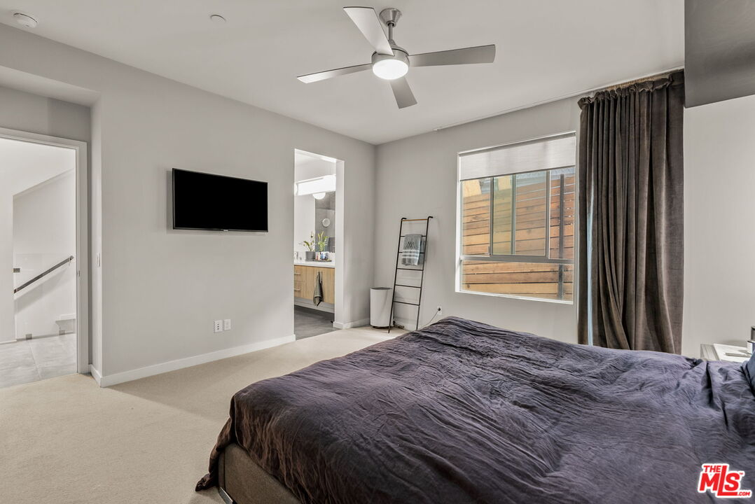 Los Angeles, California, 90026, United States, 3 Bedrooms Bedrooms, ,4 BathroomsBathrooms,Residential,For Sale,1994588