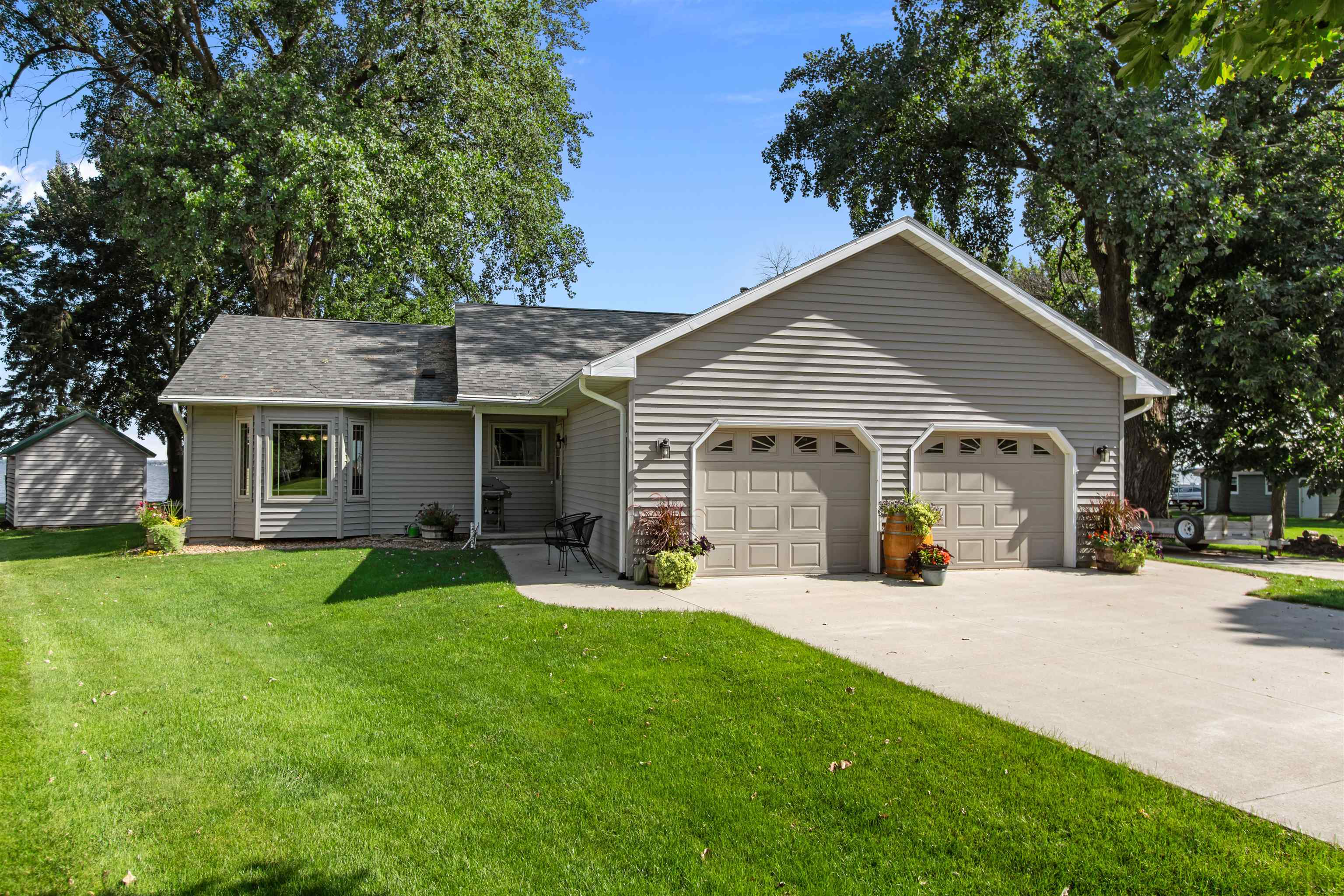 WINNECONNE, Wisconsin, 54986, United States, 2 Bedrooms Bedrooms, ,2 BathroomsBathrooms,Residential,For Sale,1926220