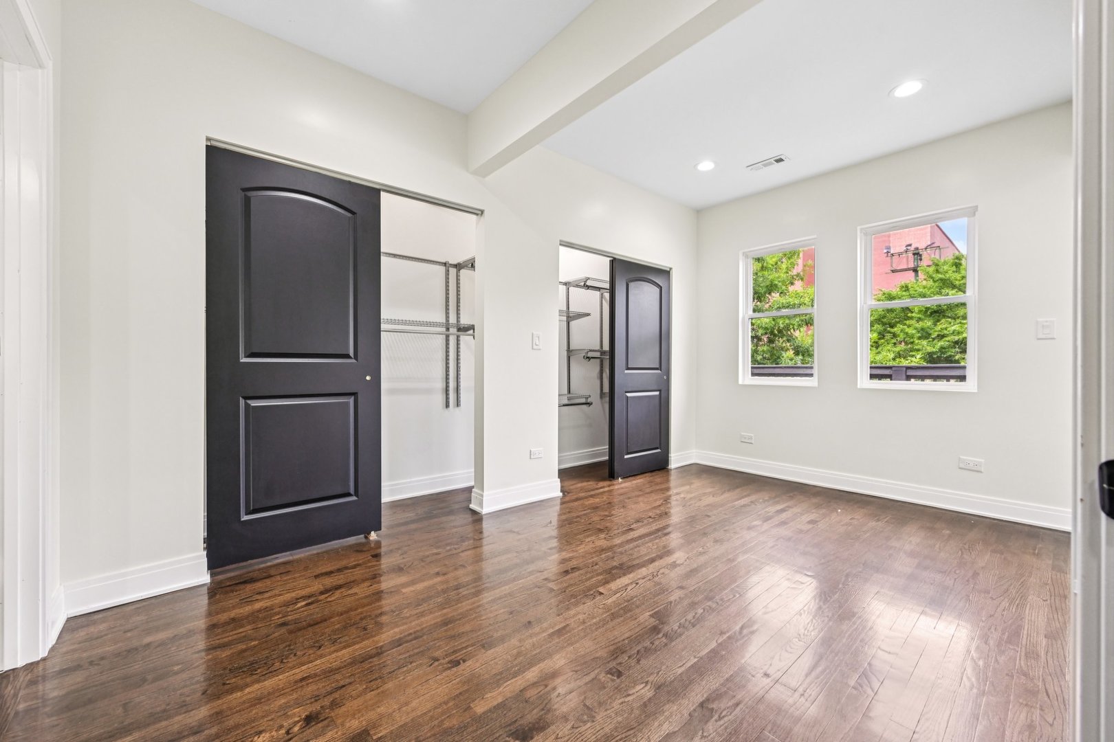 Chicago, Illinois, 60637, United States, 4 Bedrooms Bedrooms, ,4 BathroomsBathrooms,Residential,For Sale,2001250