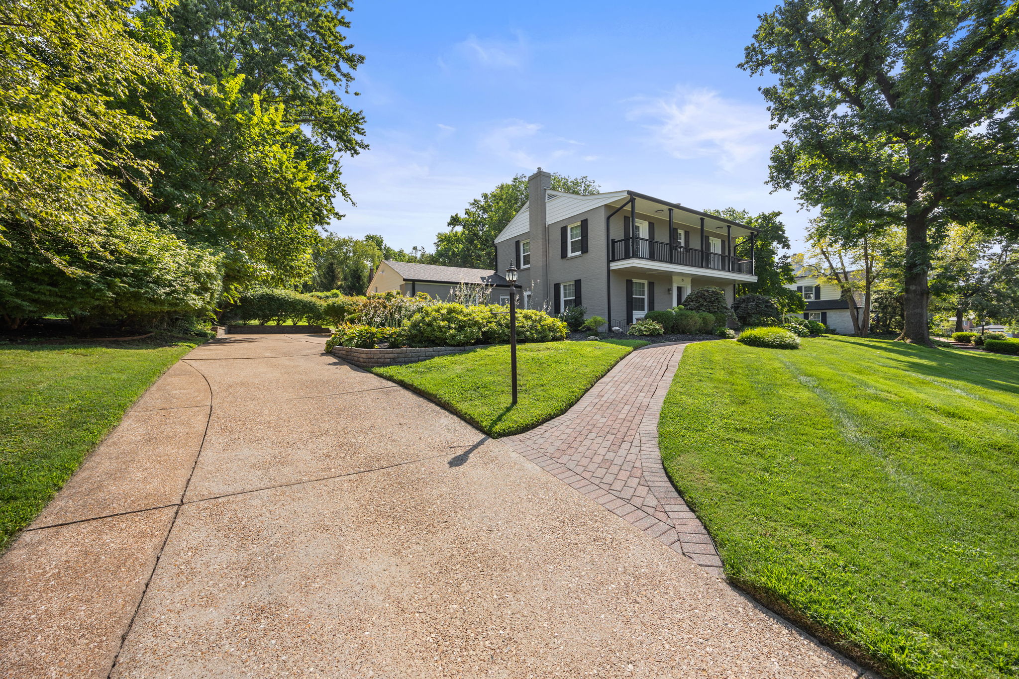  This classic Berkshire home offers curb appeal galore - 物件實景