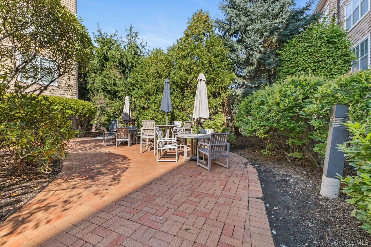 Stamford, Connecticut, 06902, United States, 2 Bedrooms Bedrooms, ,2 BathroomsBathrooms,Residential,For Sale,1965271