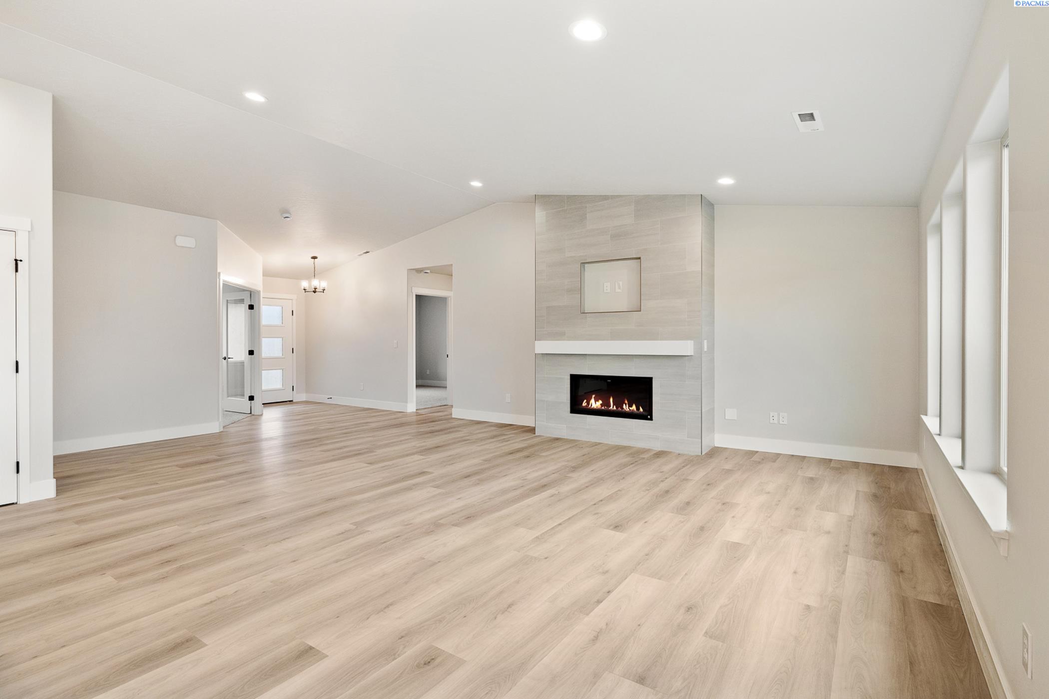 Pasco, Washington, 99301, United States, 4 Bedrooms Bedrooms, ,1 BathroomBathrooms,Residential,For Sale,1962978