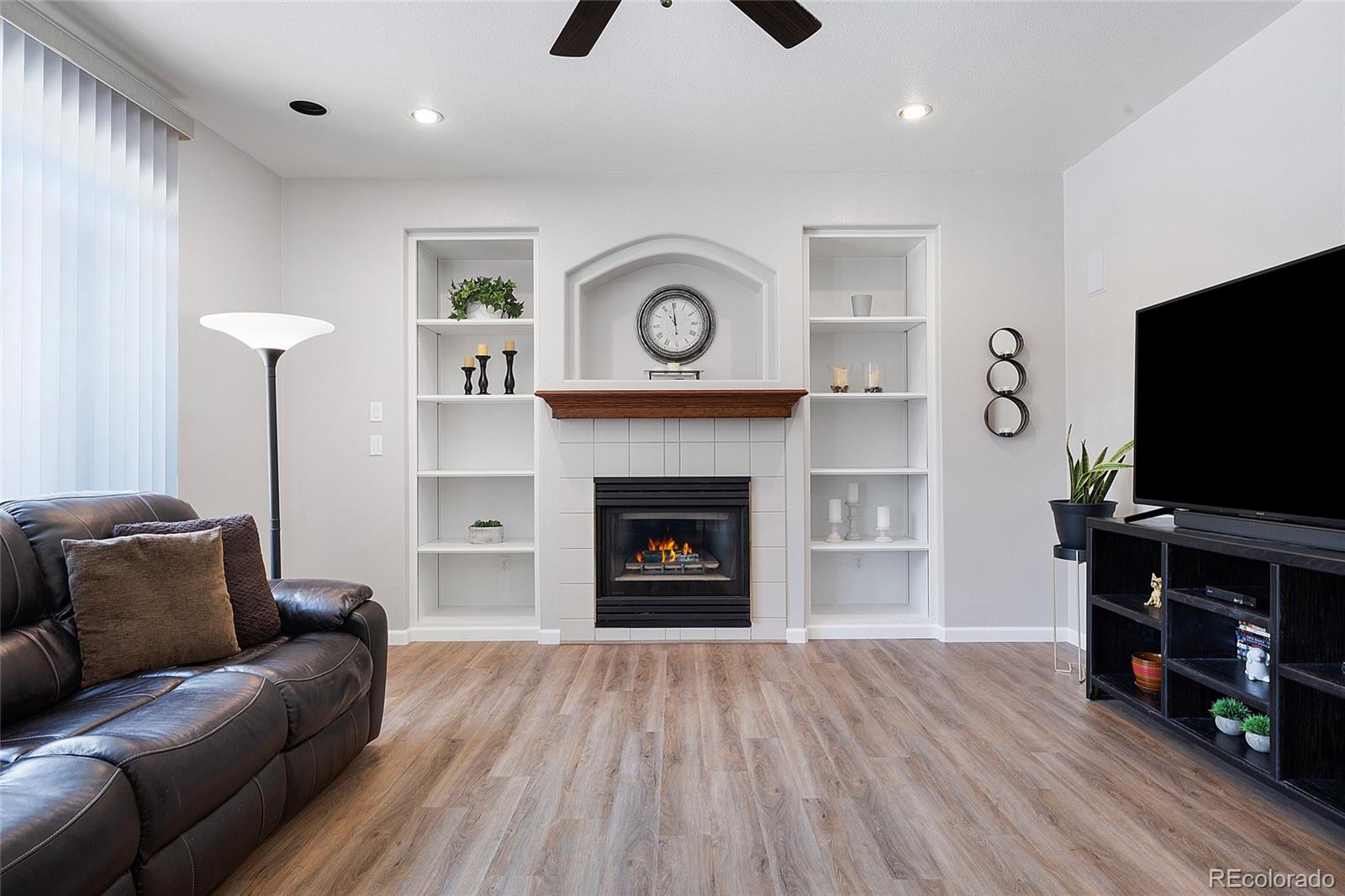 Centennial, Colorado, 80015, United States, 4 Bedrooms Bedrooms, ,3 BathroomsBathrooms,Residential,For Sale,1902637