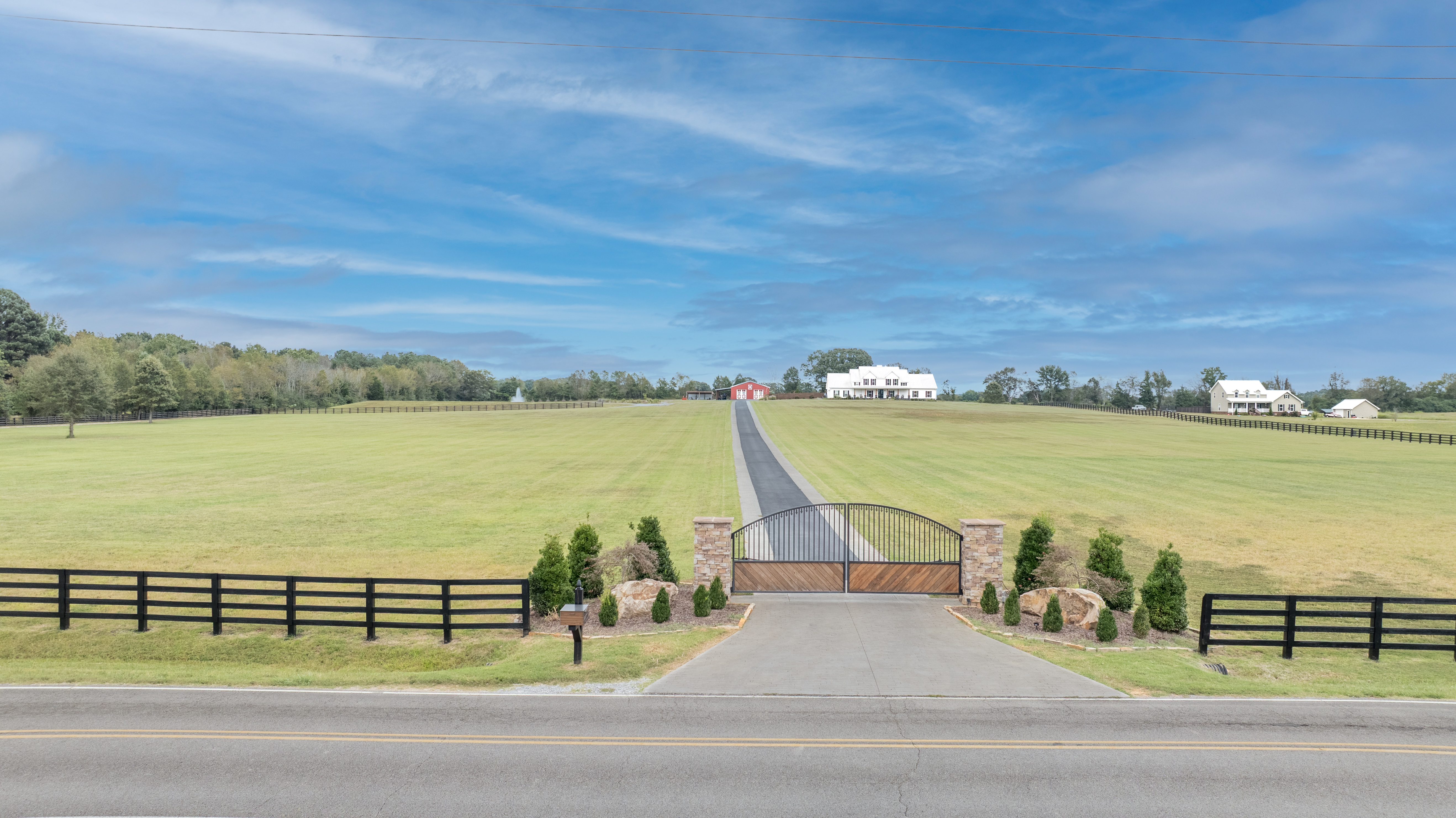 Florence, Alabama, 35633, United States, 3 Bedrooms Bedrooms, ,4 BathroomsBathrooms,Residential,For Sale,1944845