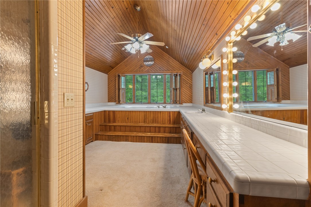 Harrison, Arkansas, 72601, United States, 7 Bedrooms Bedrooms, ,5 BathroomsBathrooms,Residential,For Sale,1850166