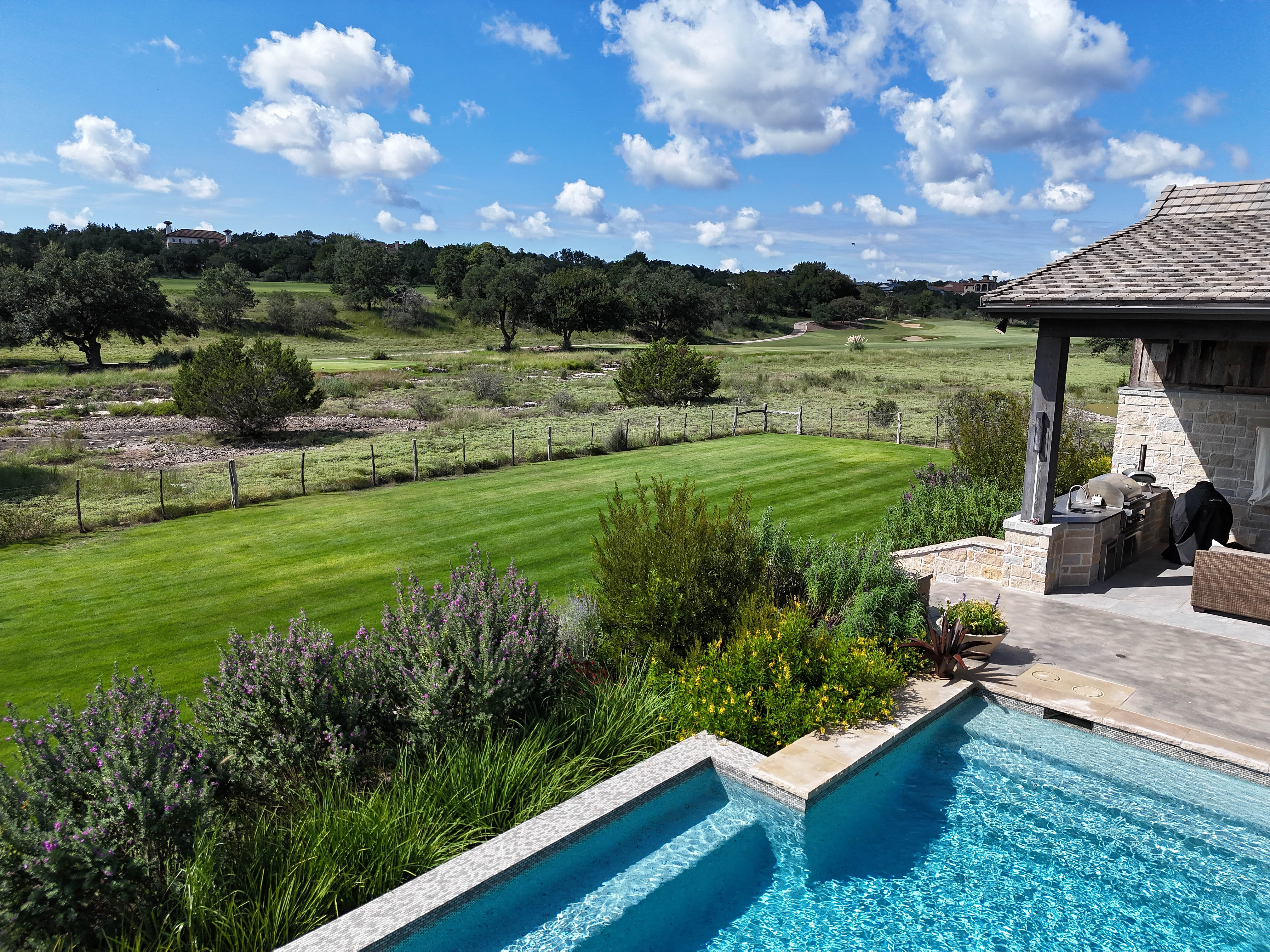  Refined Hill Country LIving - 物件實景