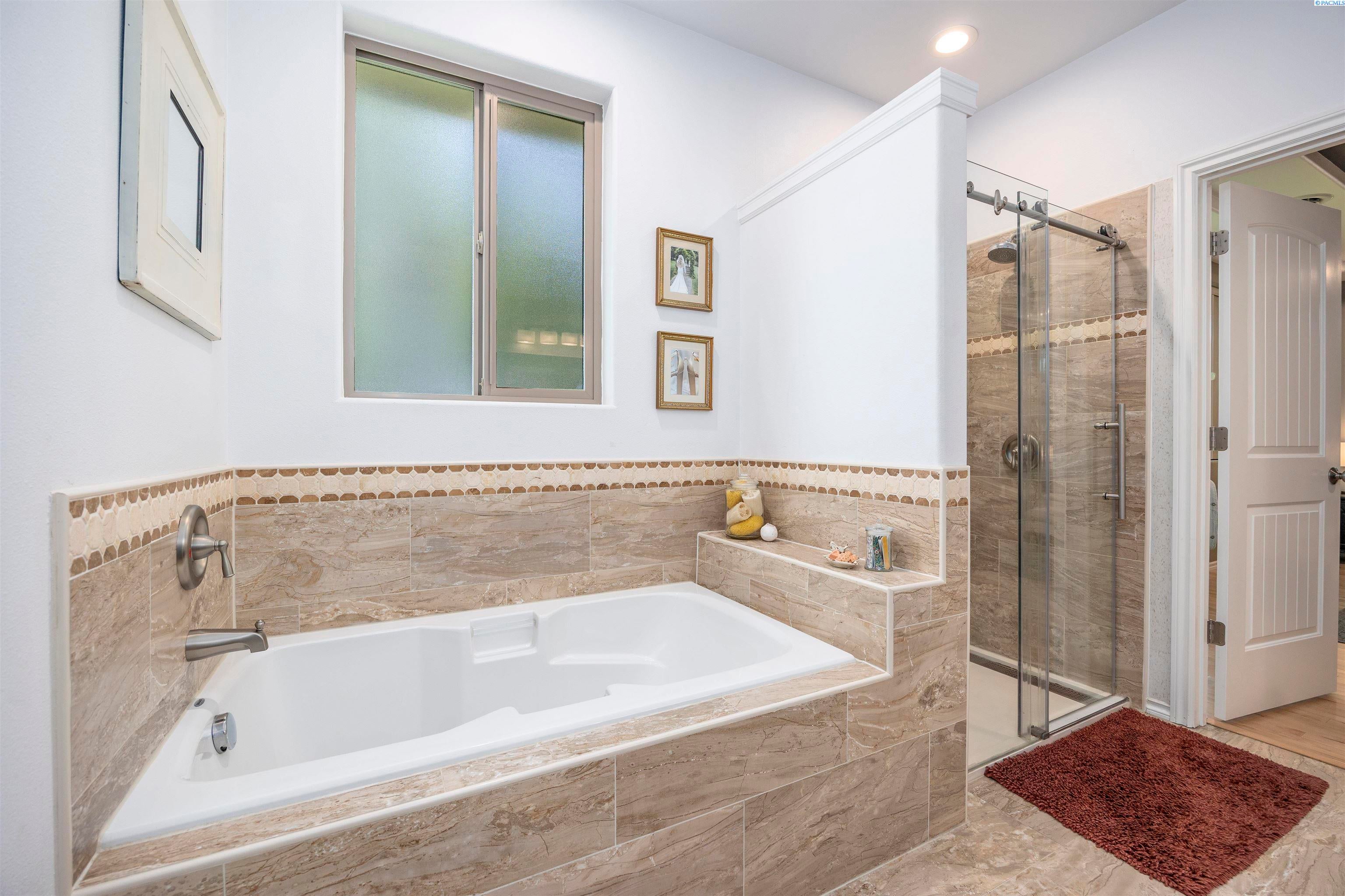 Pasco, Washington, 99301, United States, 3 Bedrooms Bedrooms, ,3 BathroomsBathrooms,Residential,For Sale,1981620