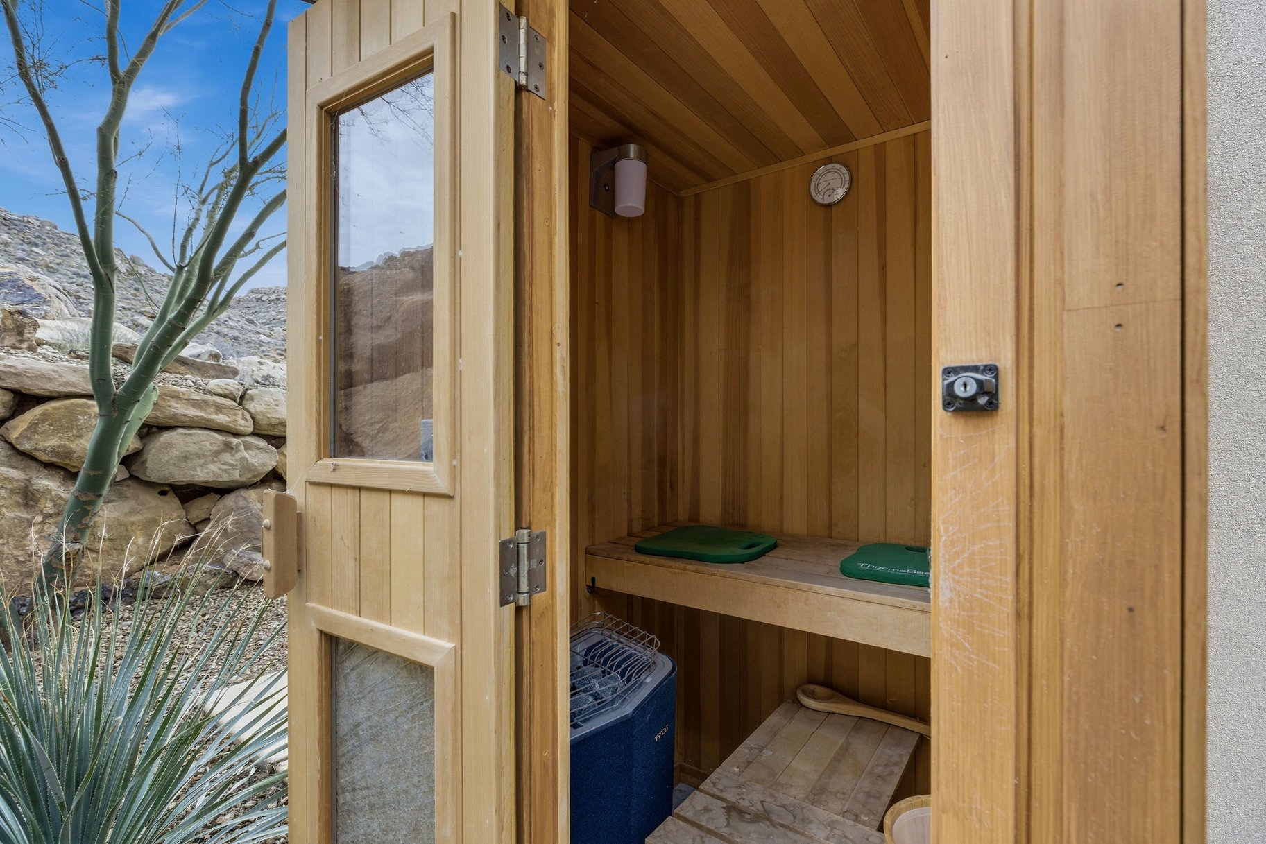  Modern Masterpiece With Breathtaking Mountain Views - 物件實景