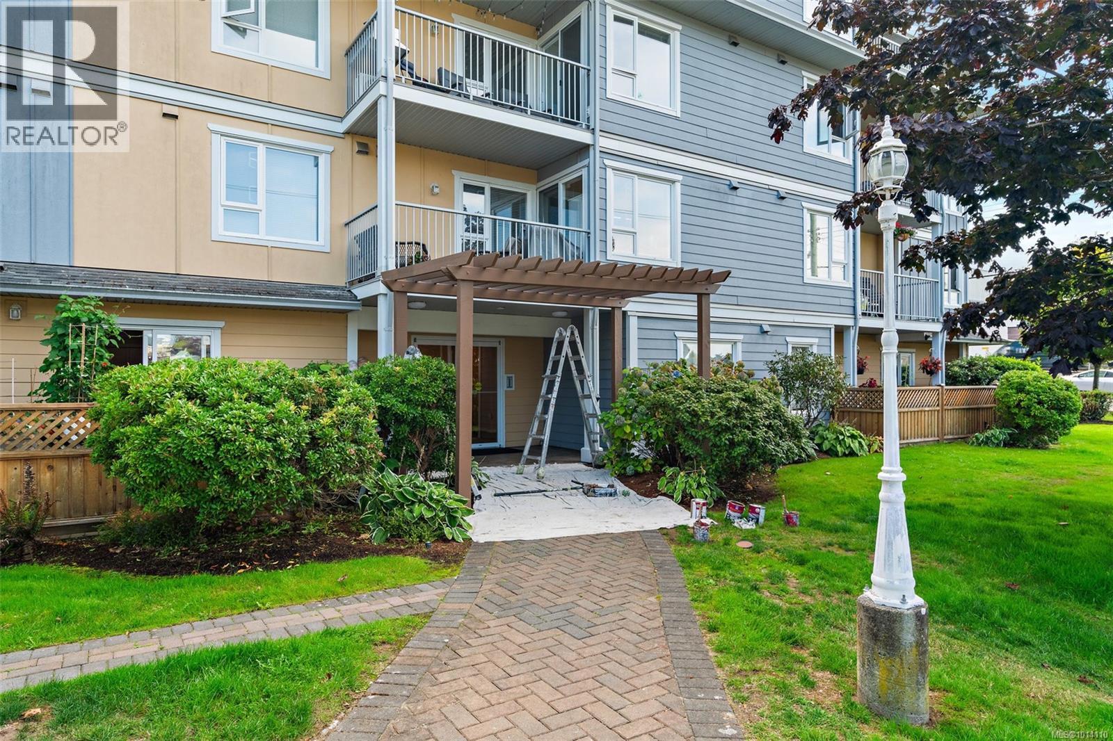 ESQUIMALT, British Columbia, V9A 4R8, CA, 2 Bedrooms Bedrooms, ,2 BathroomsBathrooms,Residential,For Sale,1948785