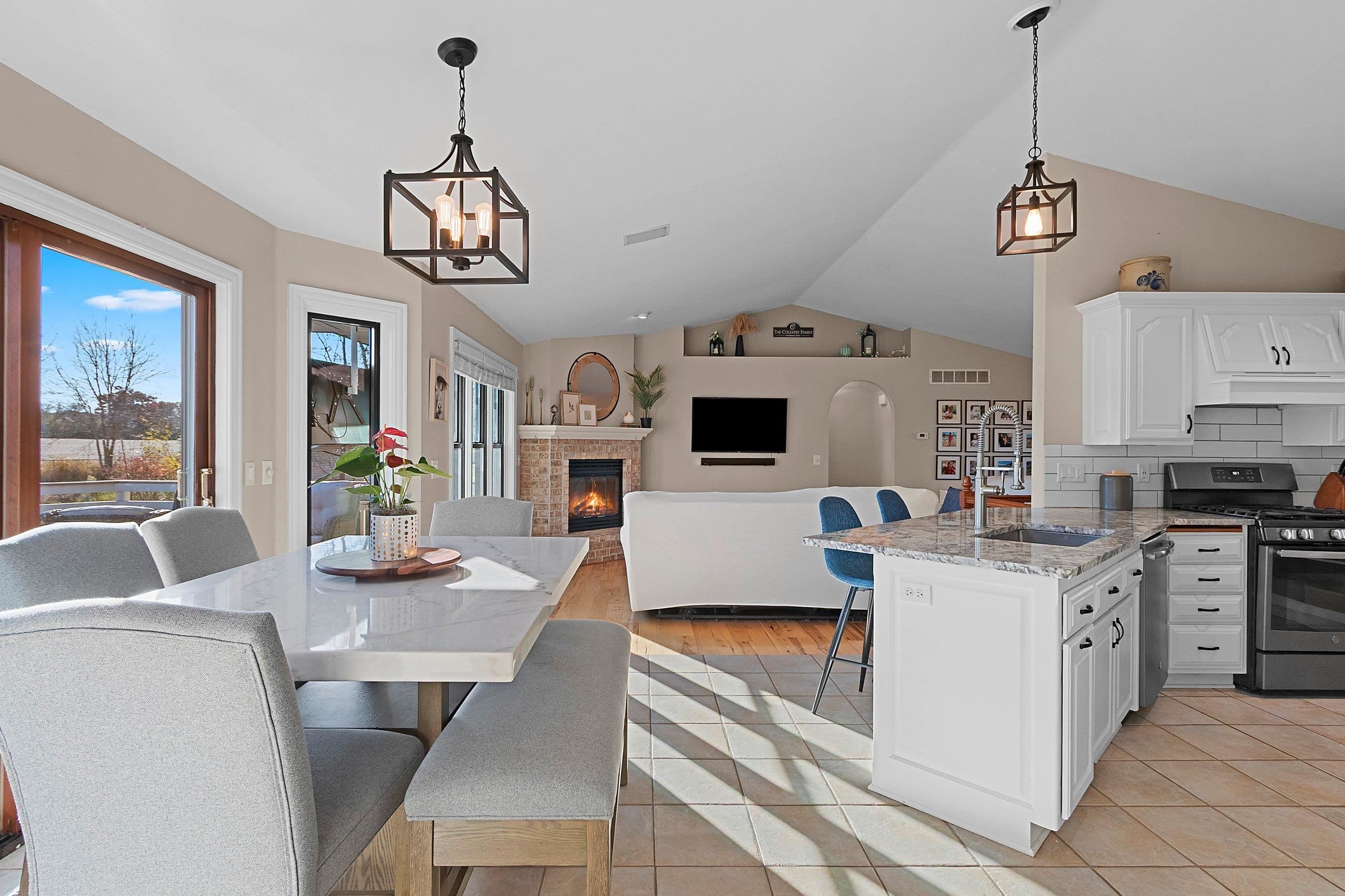 GREEN BAY, Wisconsin, 54311, United States, 4 Bedrooms Bedrooms, ,4 BathroomsBathrooms,Residential,For Sale,1991050