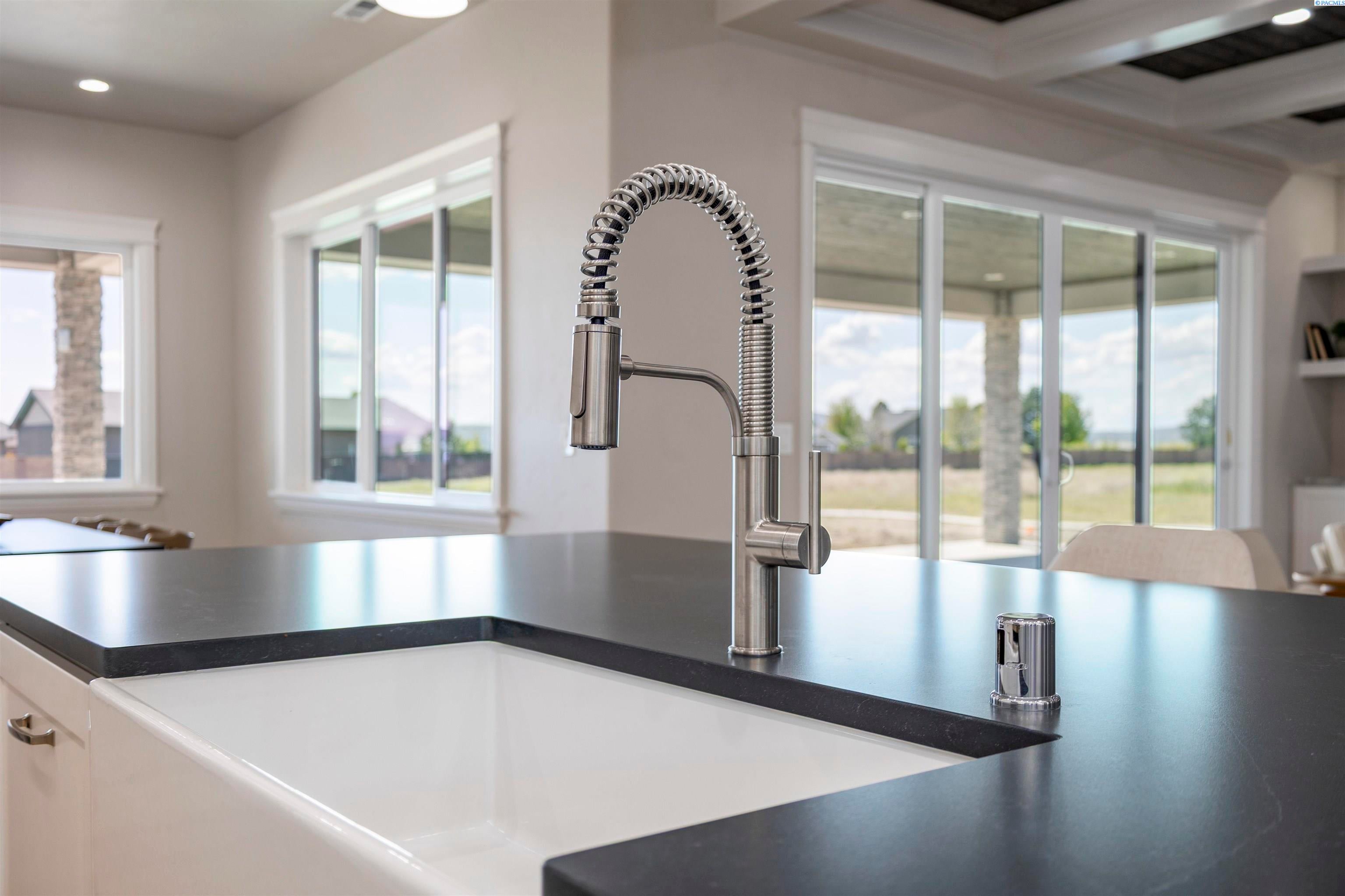 Pasco, Washington, 99301, United States, 4 Bedrooms Bedrooms, ,4 BathroomsBathrooms,Residential,For Sale,1979457