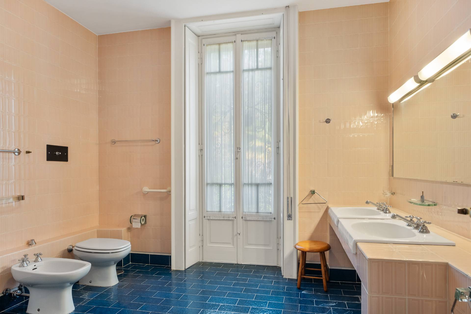 Varese, Varese, 21100, IT, 7 Bedrooms Bedrooms, ,3 BathroomsBathrooms,Residential,For Sale,1796981
