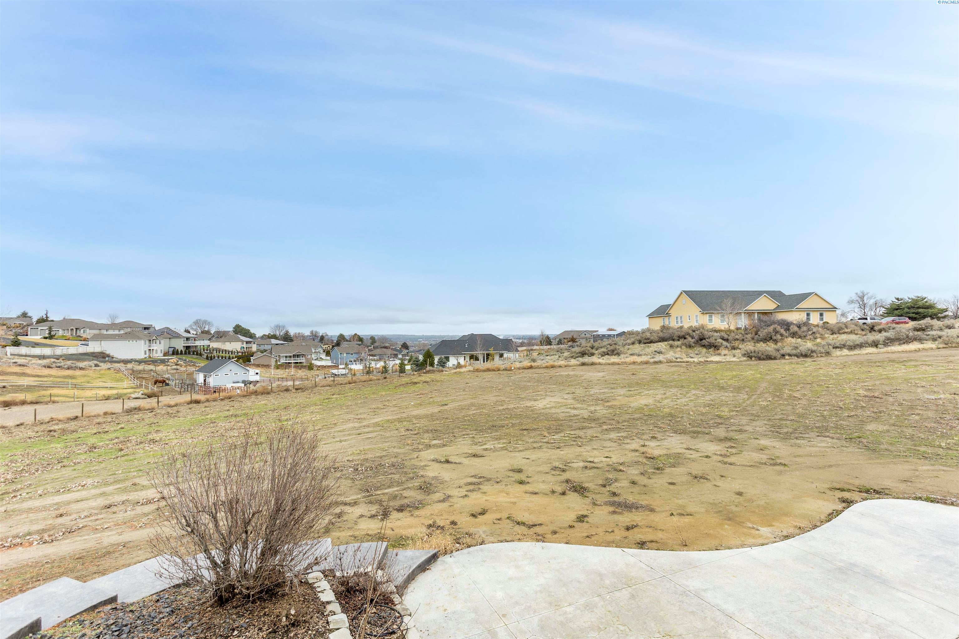 West Richland, Washington, 99353, United States, 5 Bedrooms Bedrooms, ,3 BathroomsBathrooms,Residential,For Sale,1923424